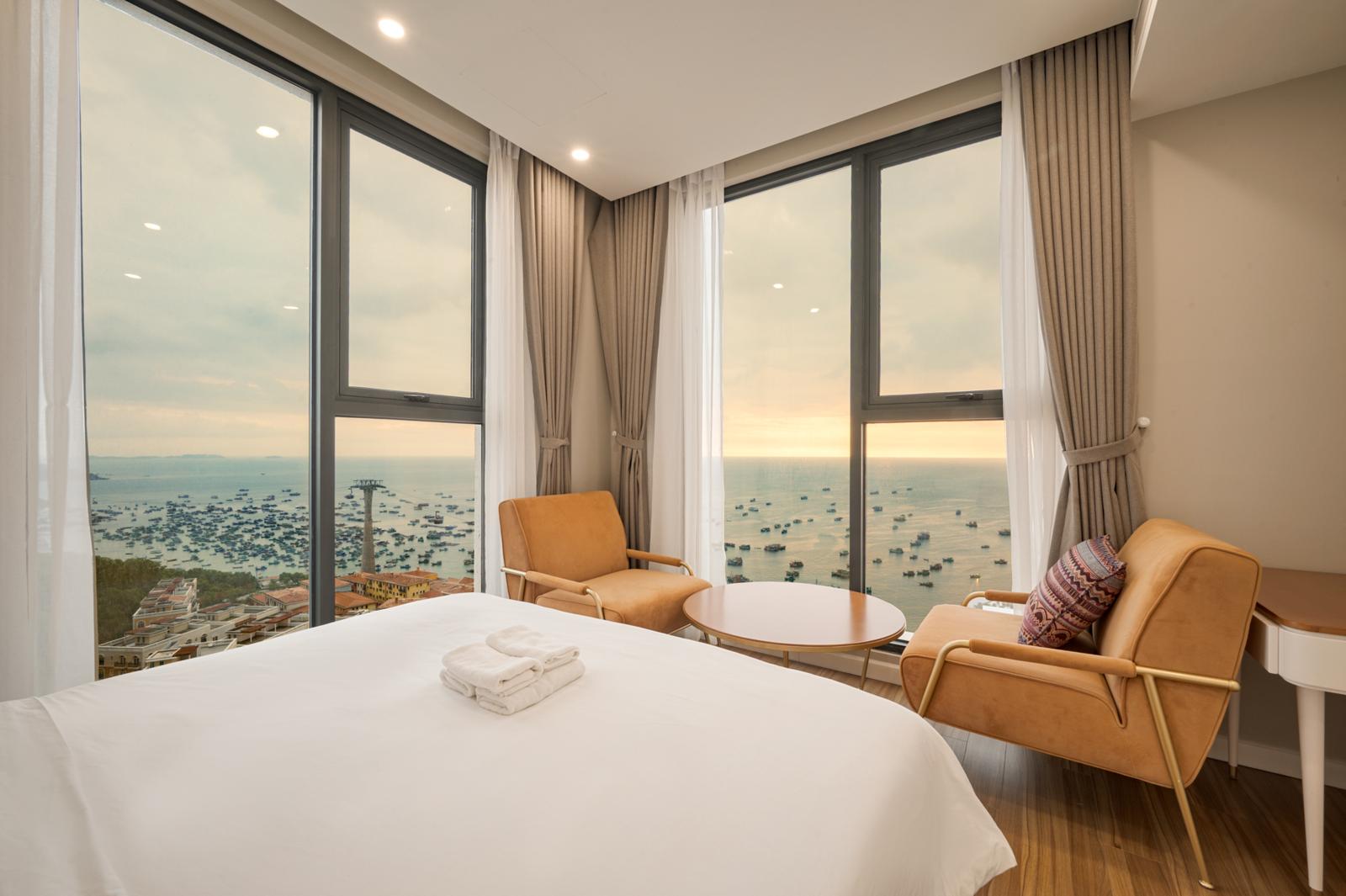 2BR Apartment - Ocean & Fireworks View