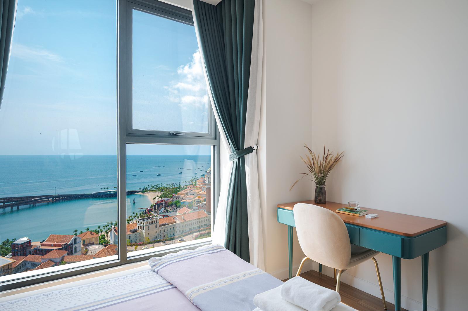 2BR Apartment - Ocean & Fireworks View