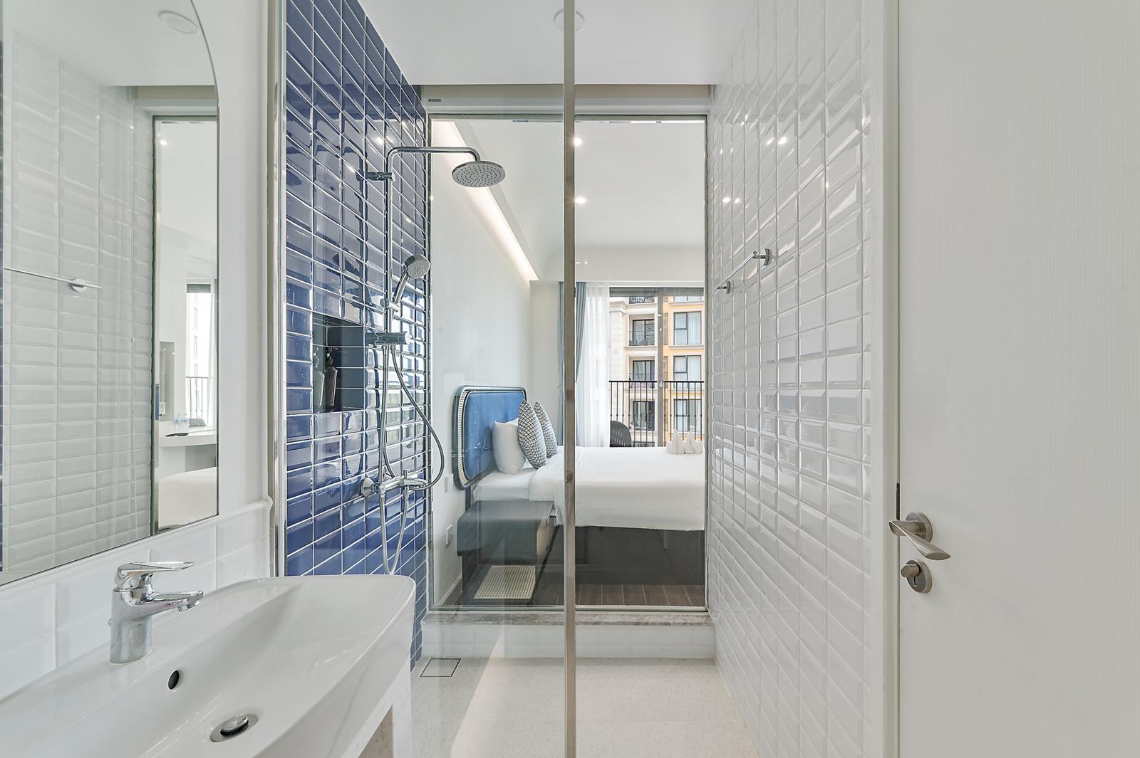 Studio Mountain City view