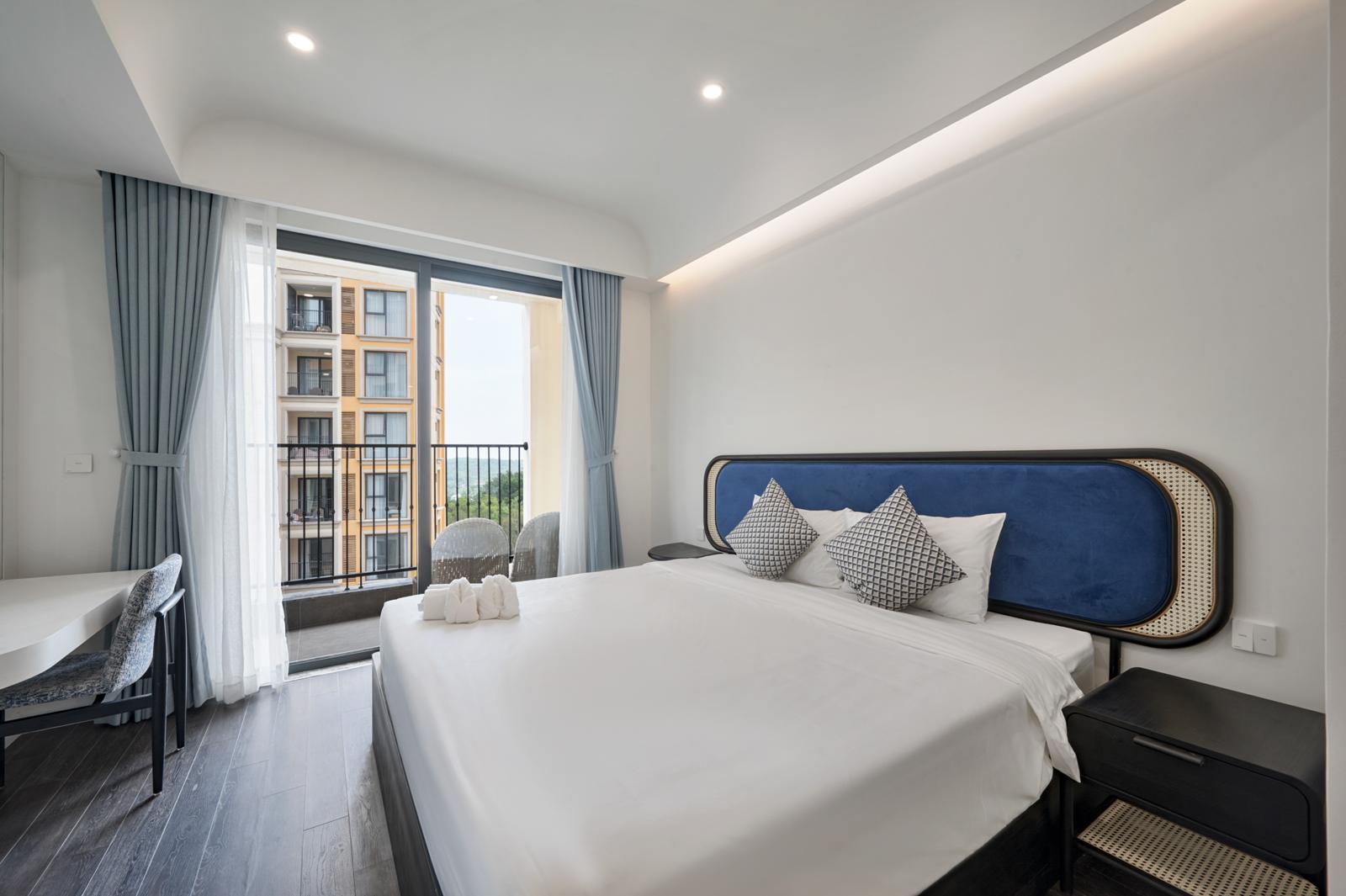 Studio Mountain City view