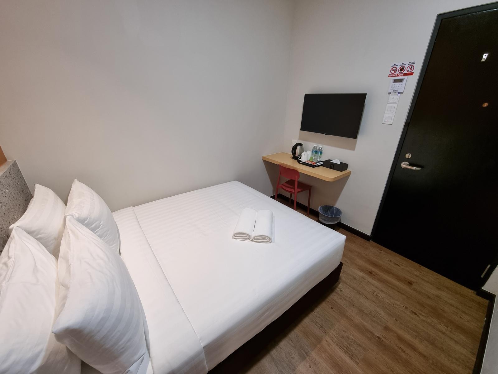 (MQR) MINI QUEEN ROOM