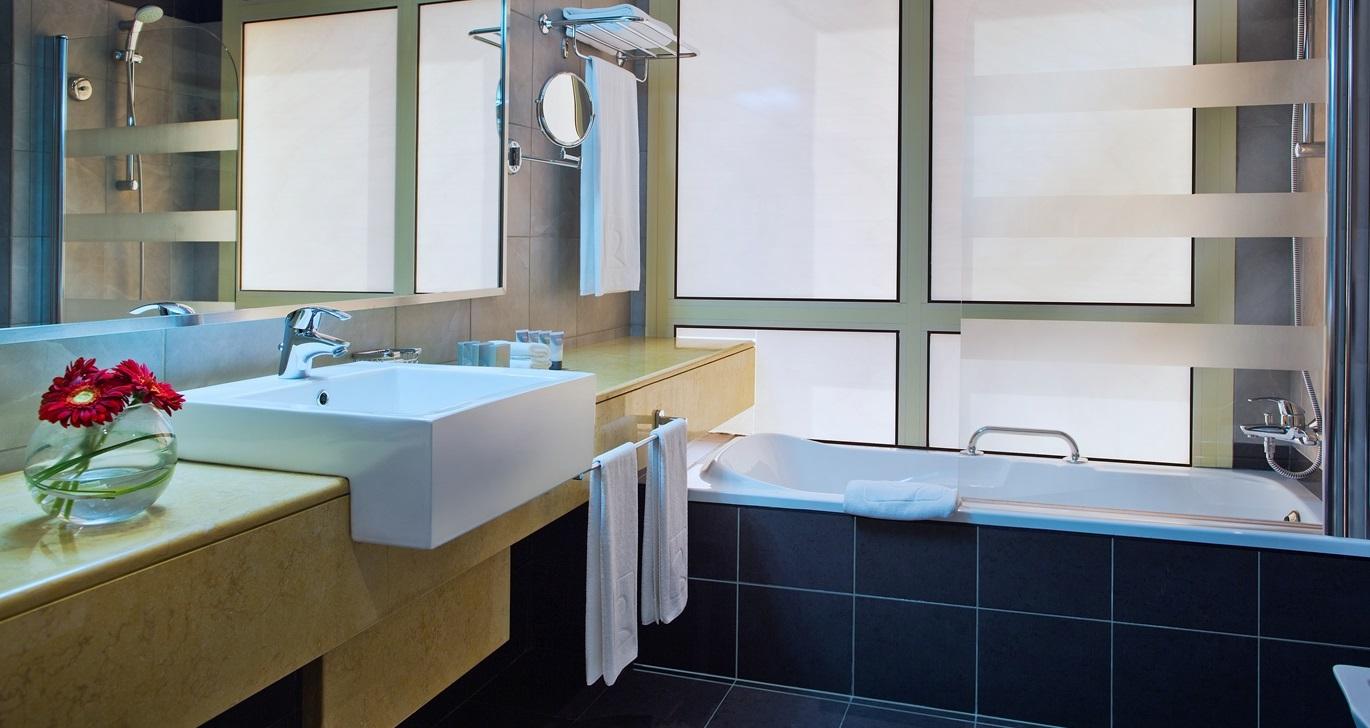 Executive Suite_ Bathroom 2