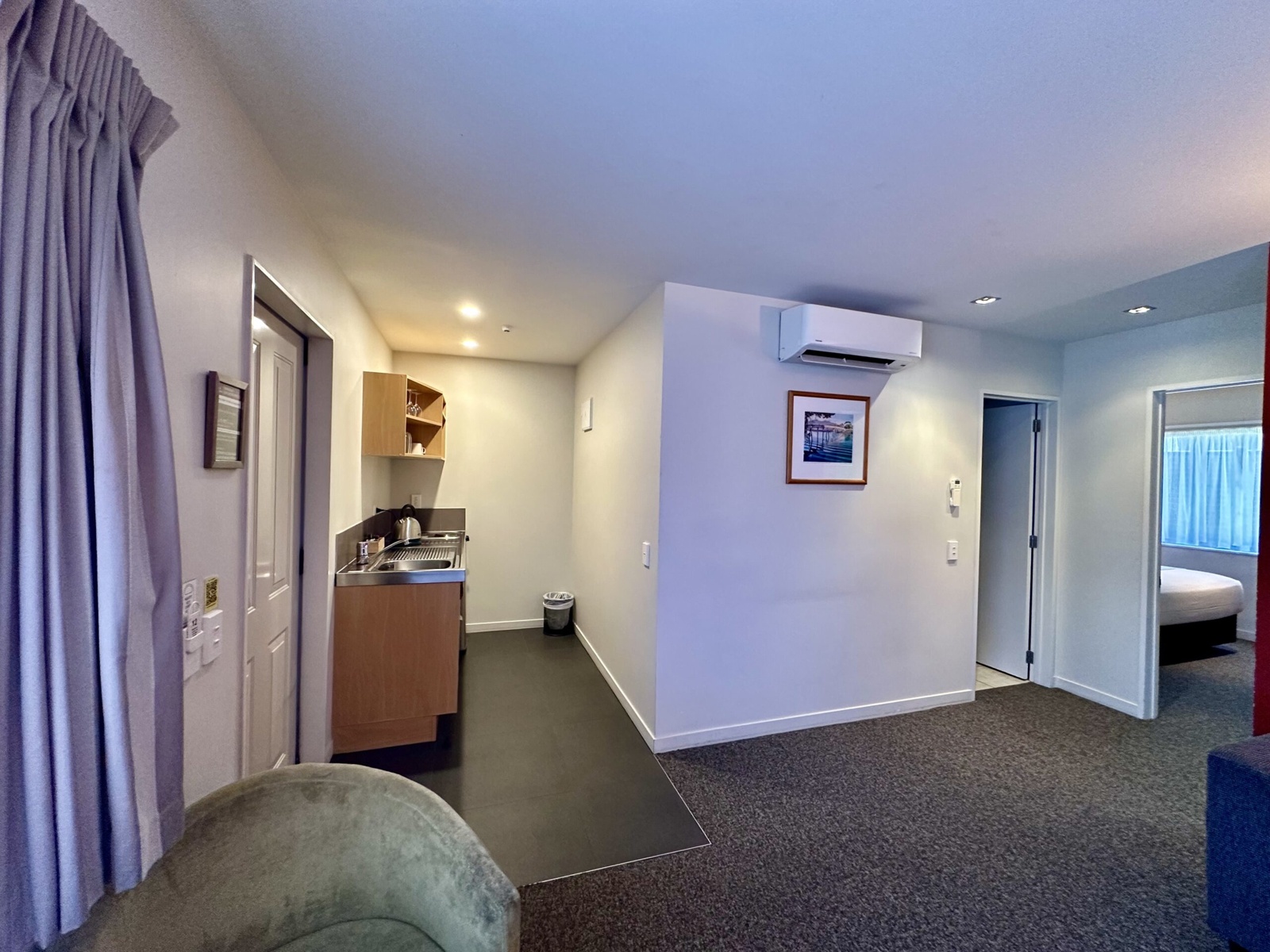 2+bathroom+lounge+kitchen