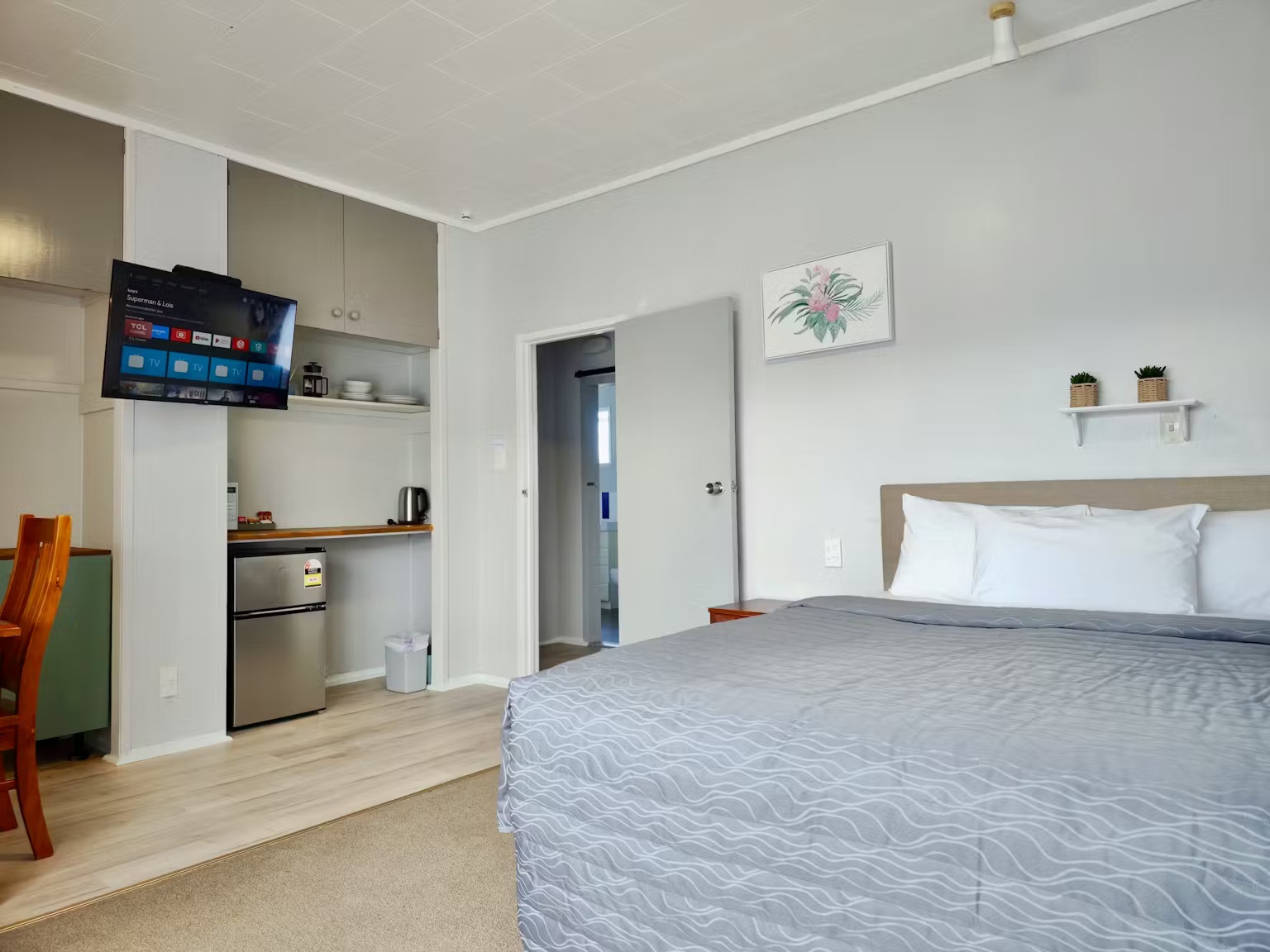 Budget Upstairs Family Unit - No Kitchen