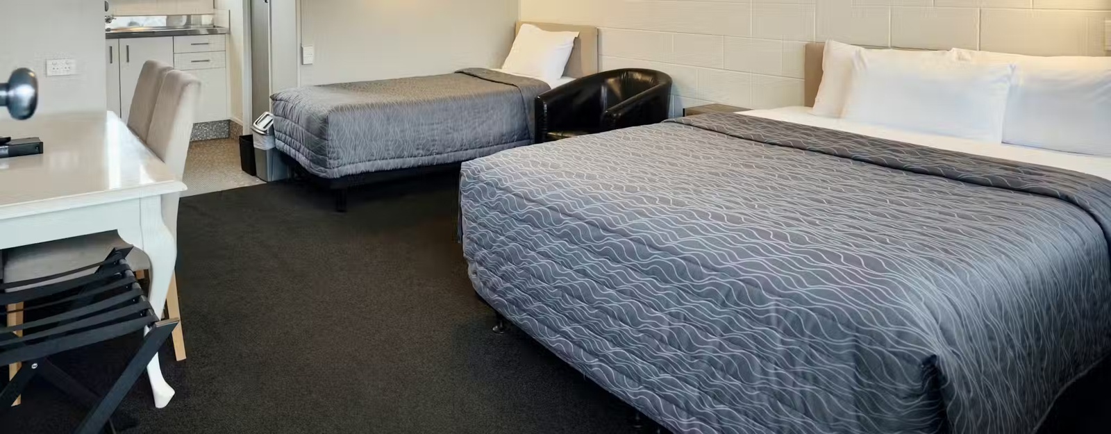 Downstairs Deluxe Twin Studio