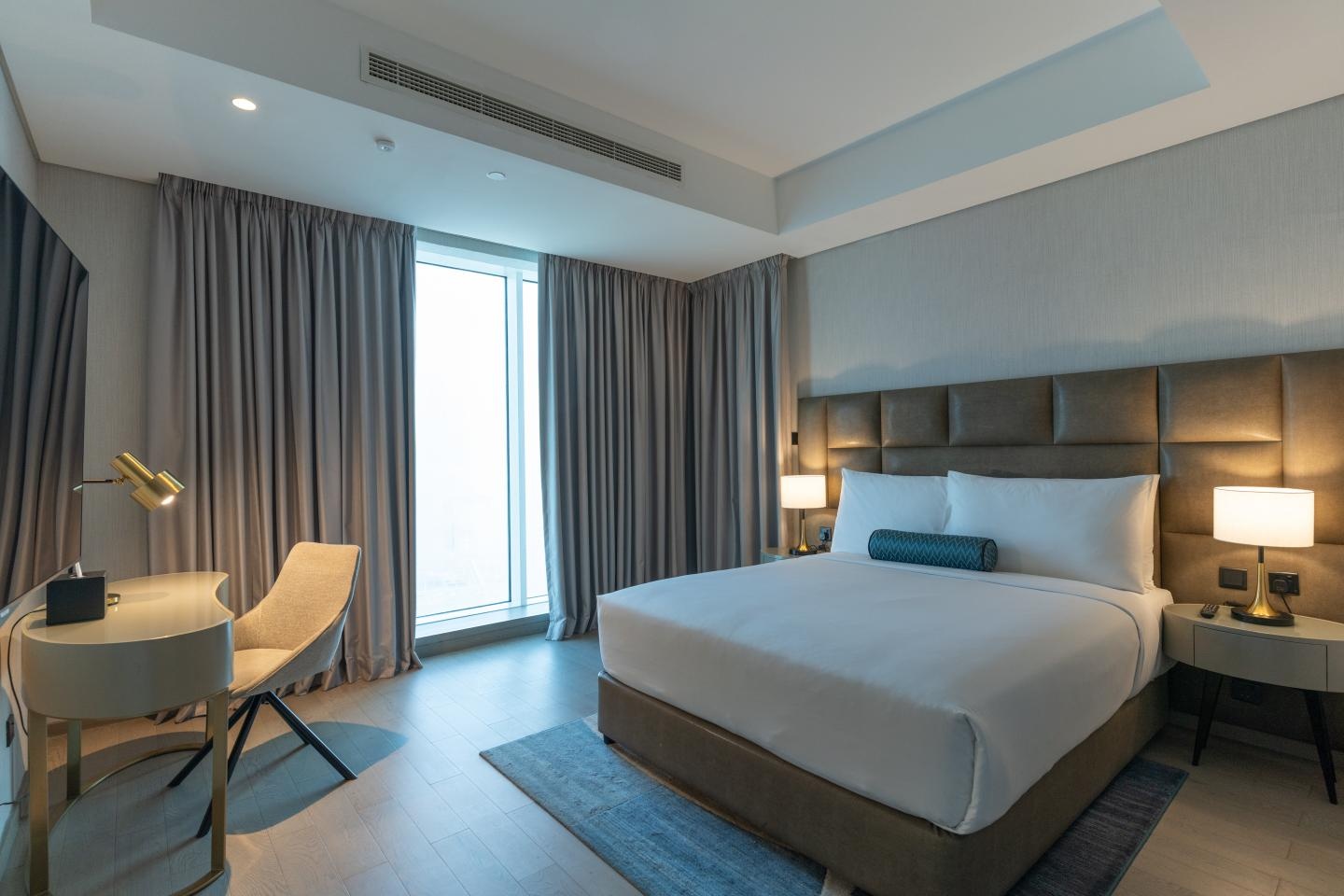 One-Bedroom Apartment with King and Sofa Bed and Balcony