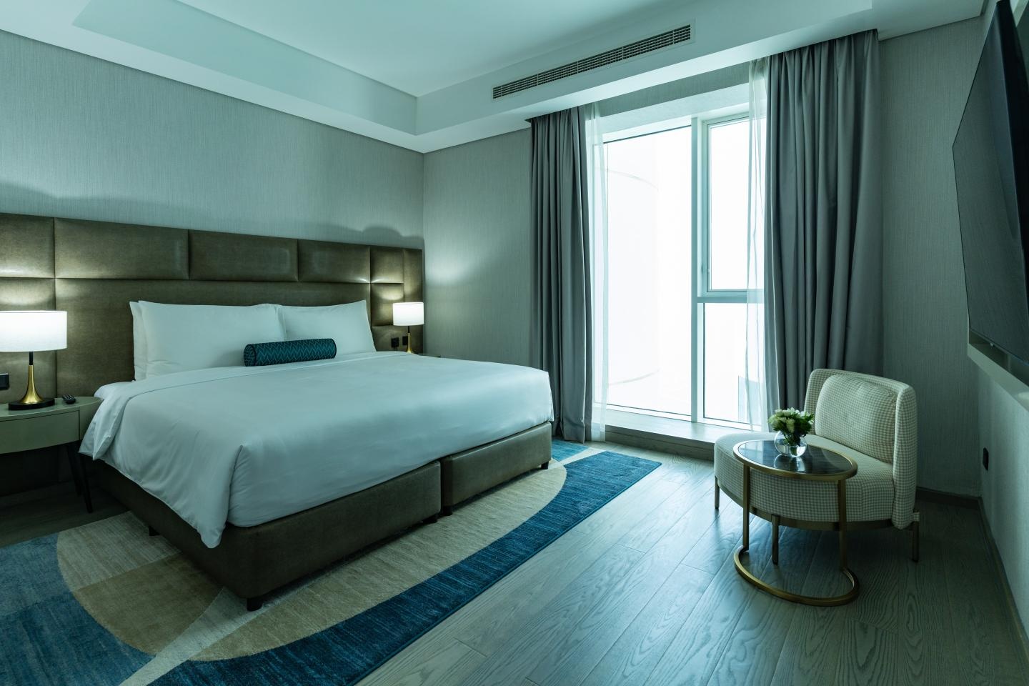 One-Bedroom Spacious Apartment with King and Sofa Bed - High Floor