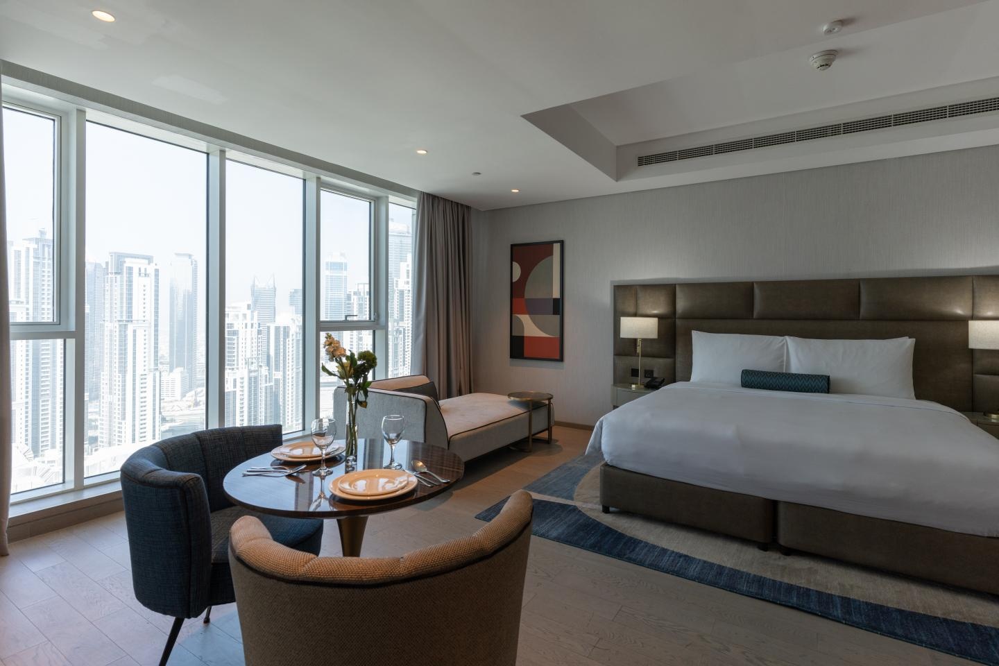 Superior Studio Apartment with One King or Two Twin Beds