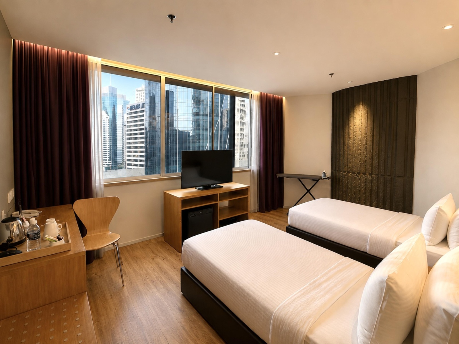 Superior Twin Room - City Room