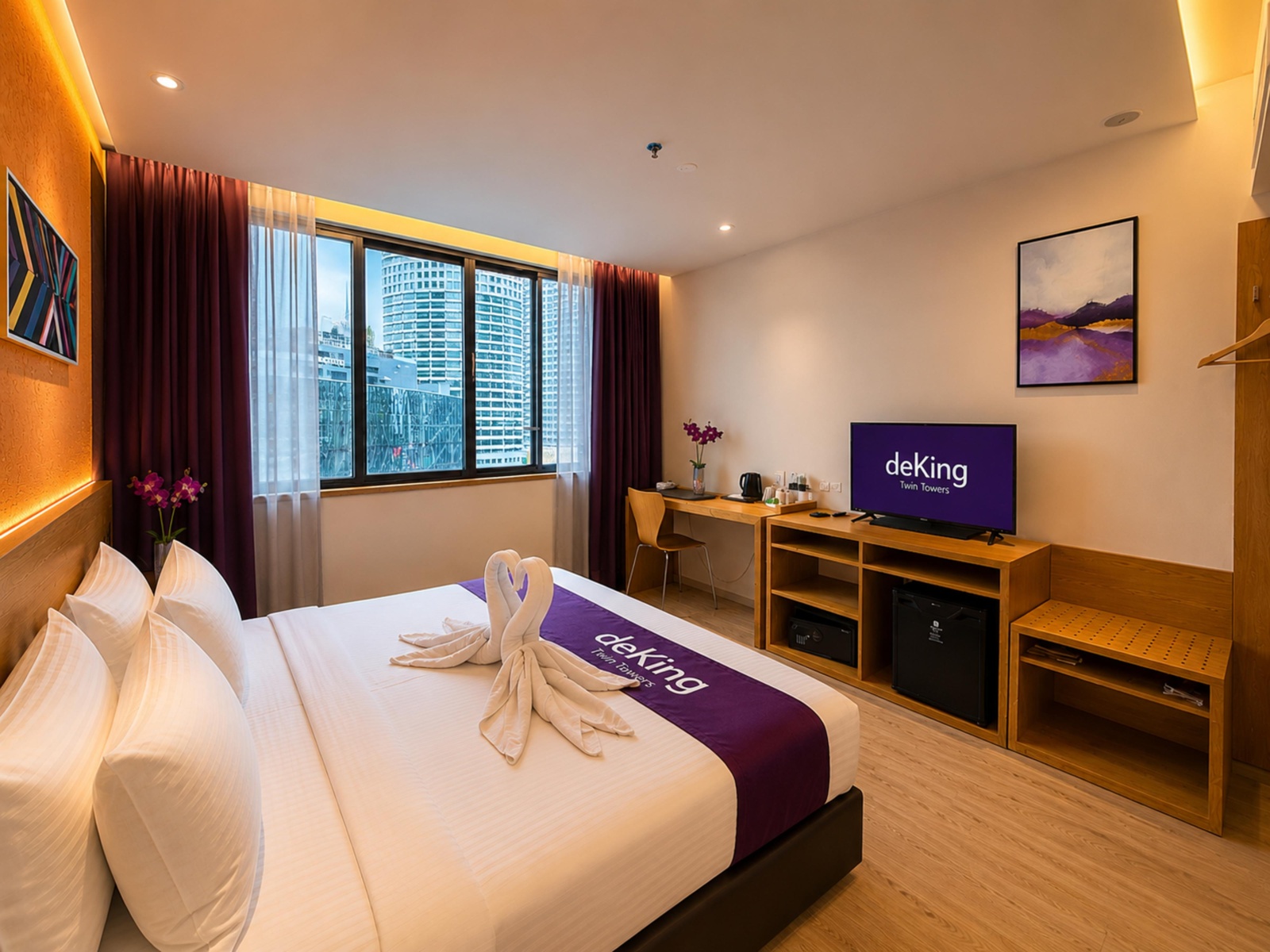 Deluxe King Room - Twin Tower View
