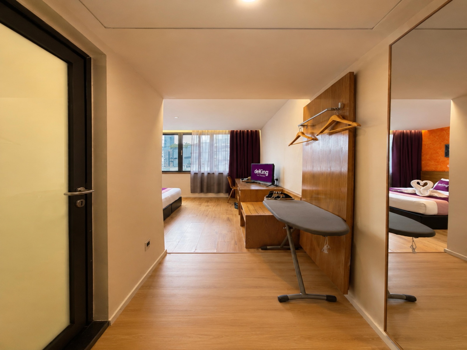 Deluxe King Room - Twin Tower View