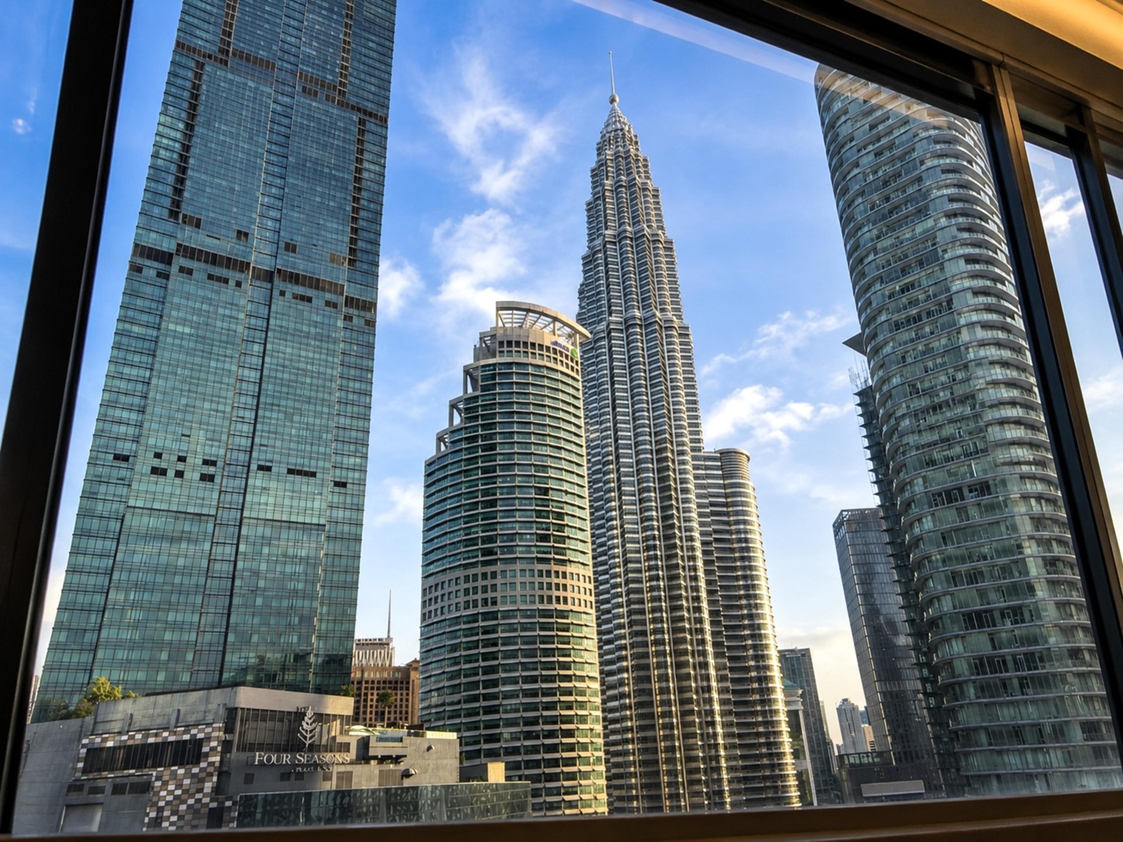 deKing Premium Room - Twin Tower View