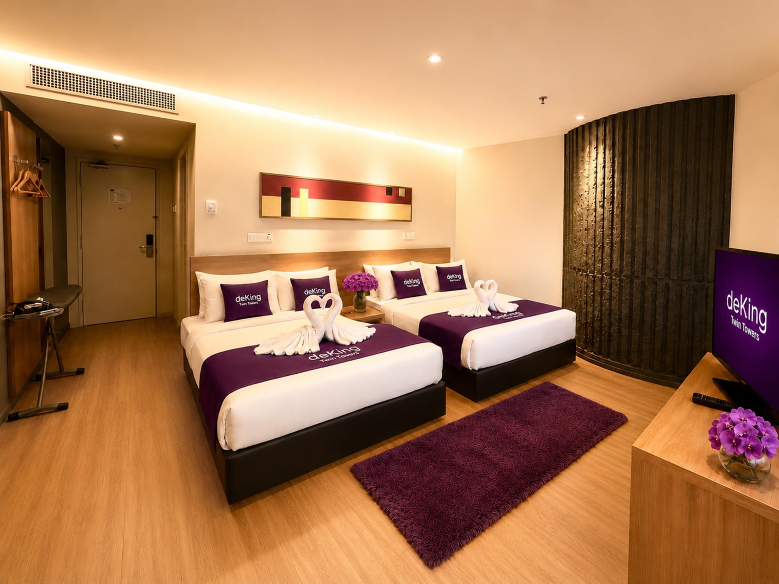 Deluxe Family Room - City View
