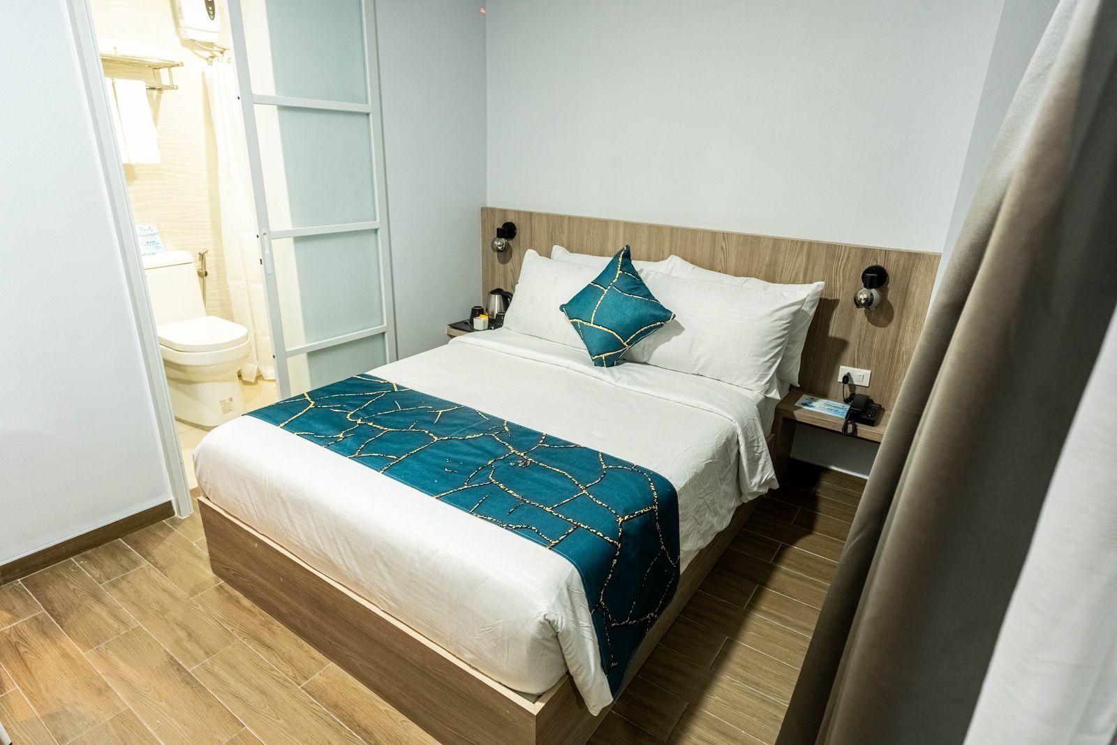Deluxe Queen Room