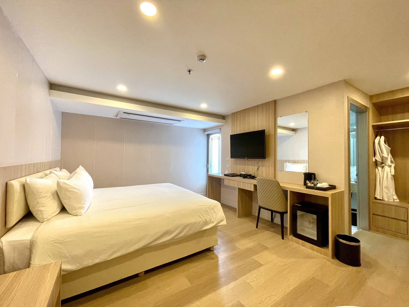 Superior Partial Sea View3