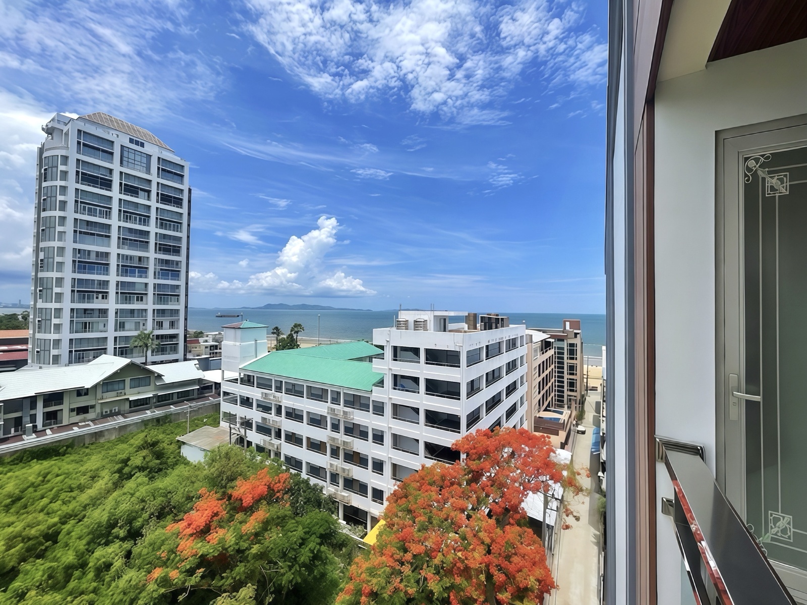 ระเบียง Superior Partial Sea View1