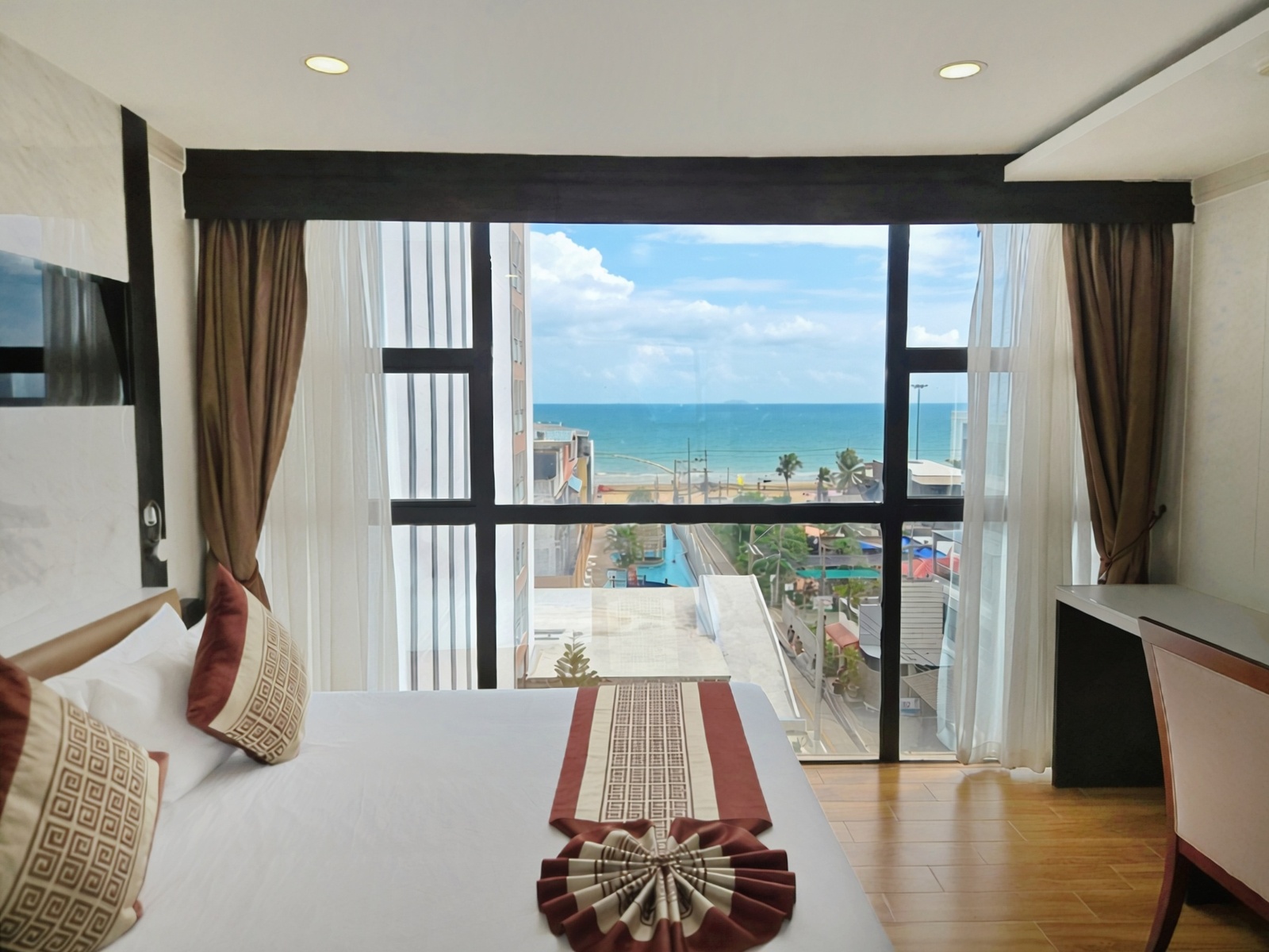 Grand Sea View Suite