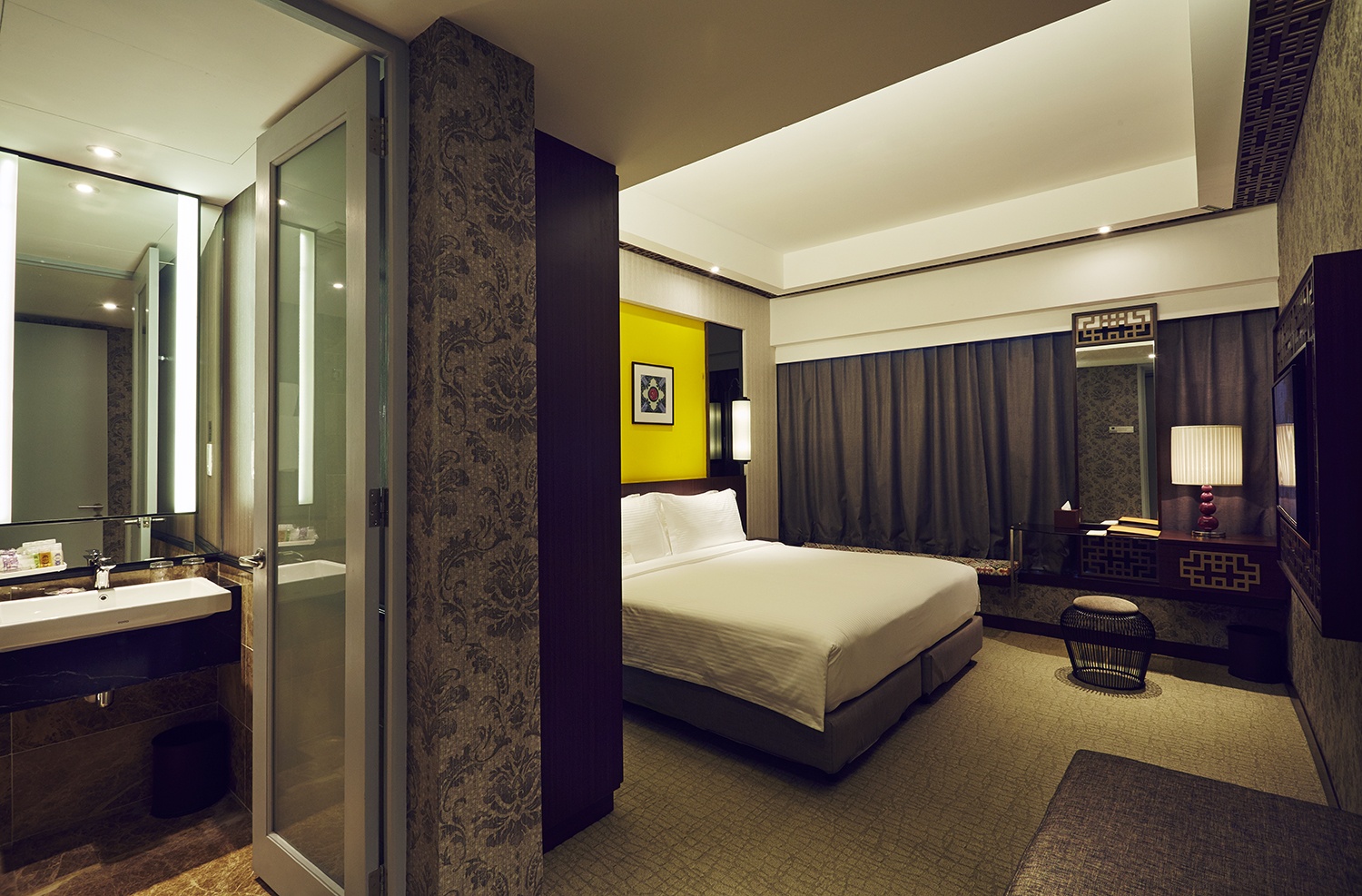 Estadia Studio Suite_DoubleBedroom
