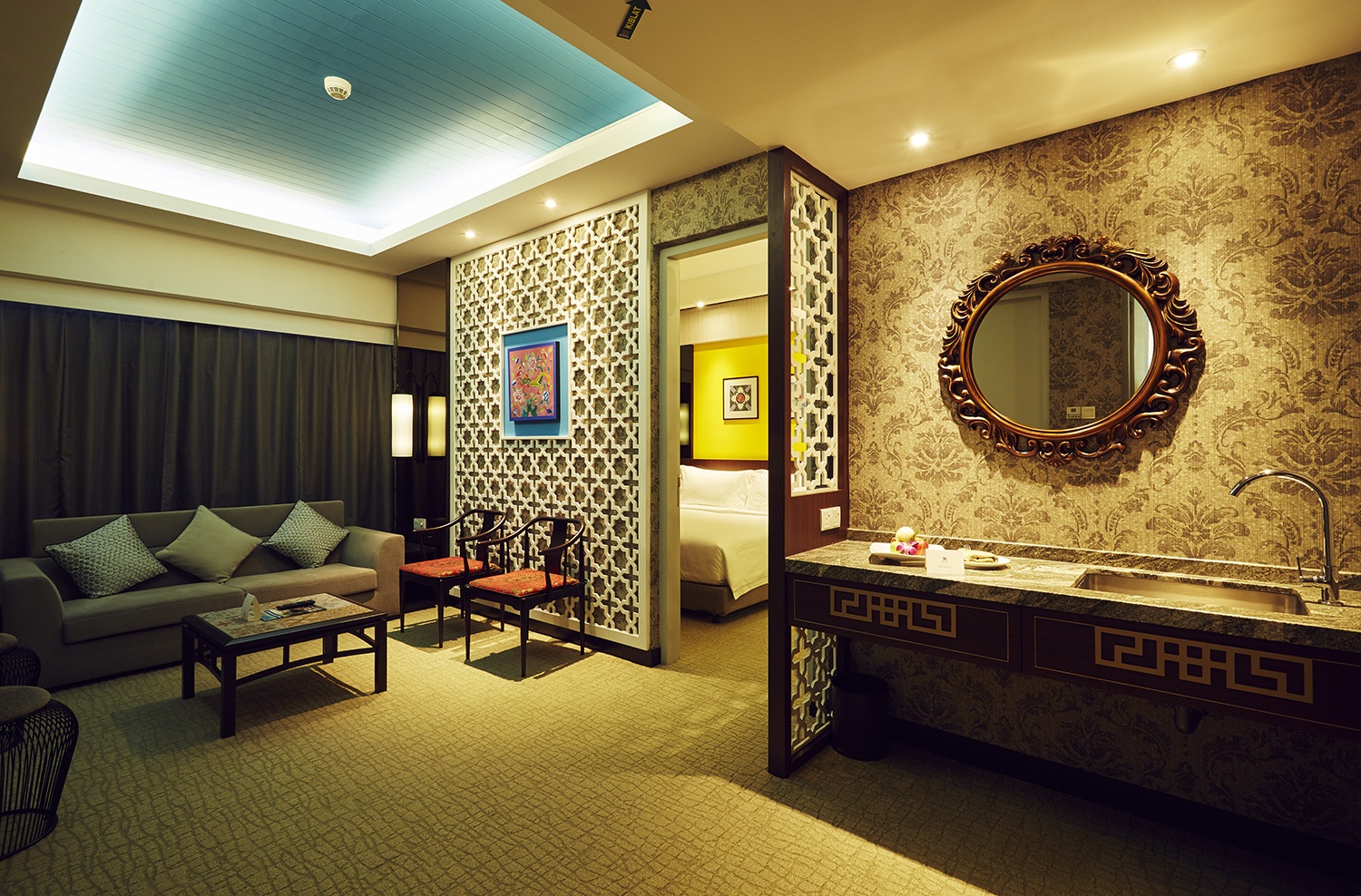 Estadia Deluxe Suite_LivingArea