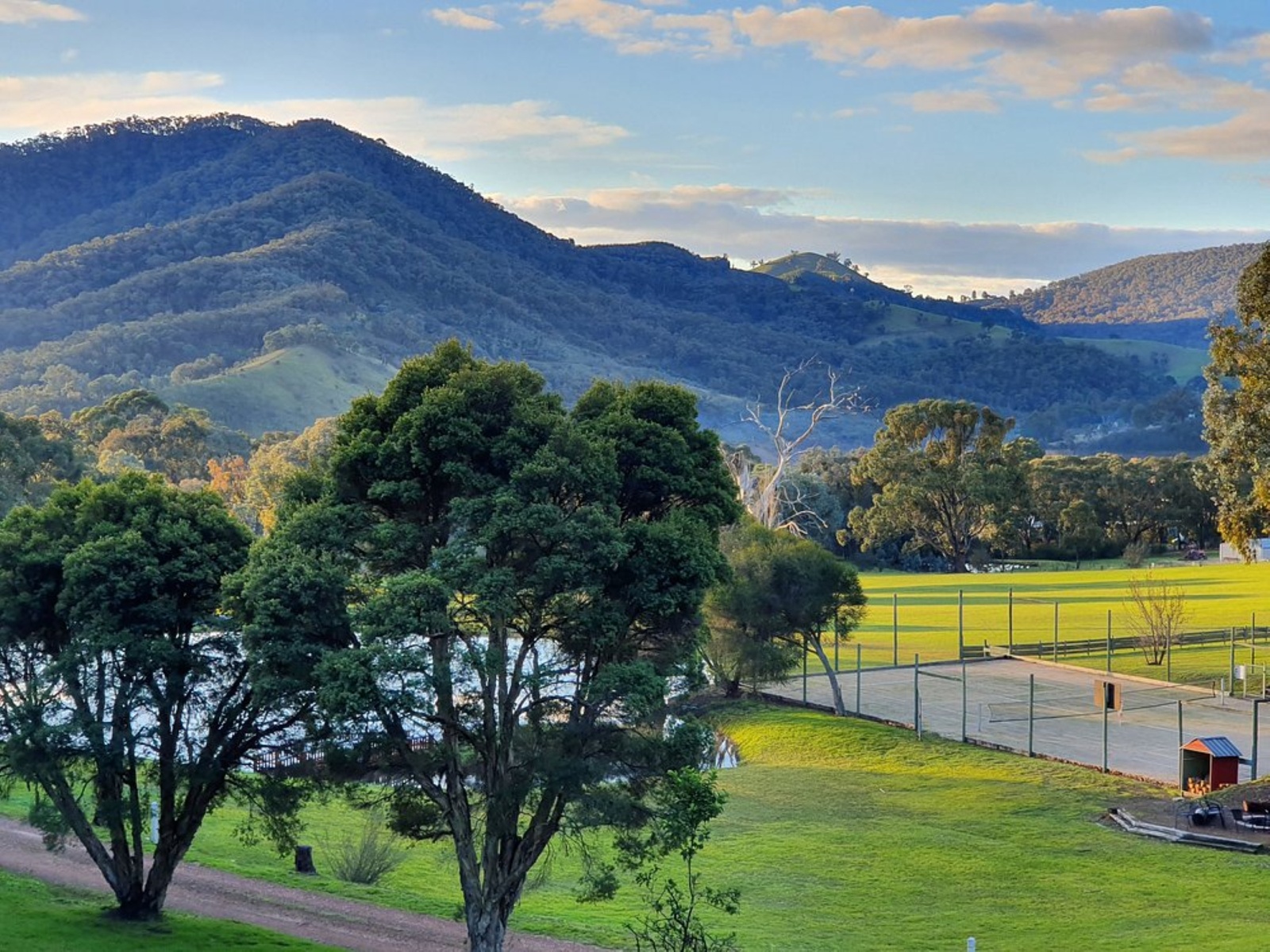 paddock+%26+tennis+court