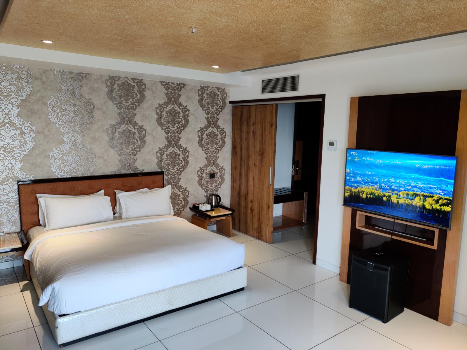 FAMILY SUITE 1