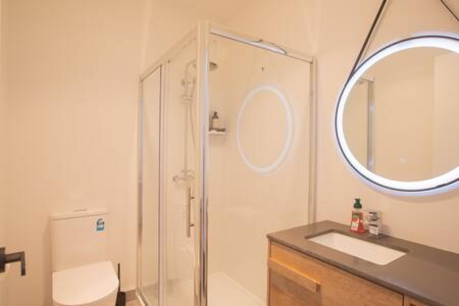 Luminous- One Bedroom King Room
