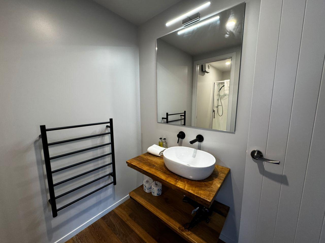 Bivouac Stars Suite - bathroom 1