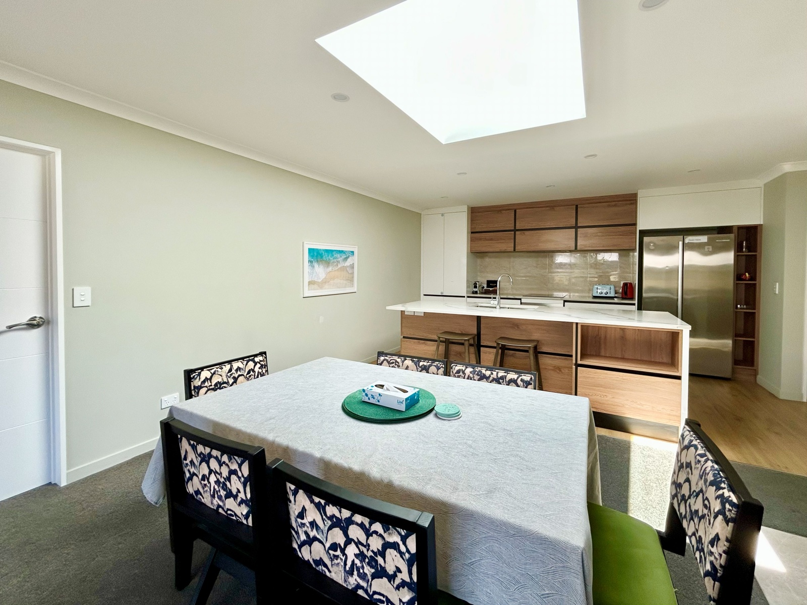 Lakeside Garden 3-bedroom : Lounge   kitchen b