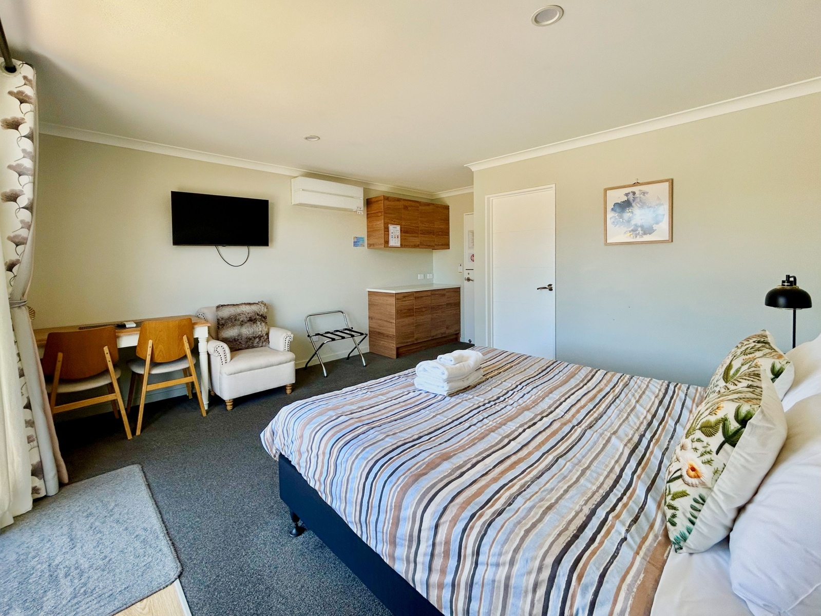 Lakeside Garden 3-bedroom : bed b