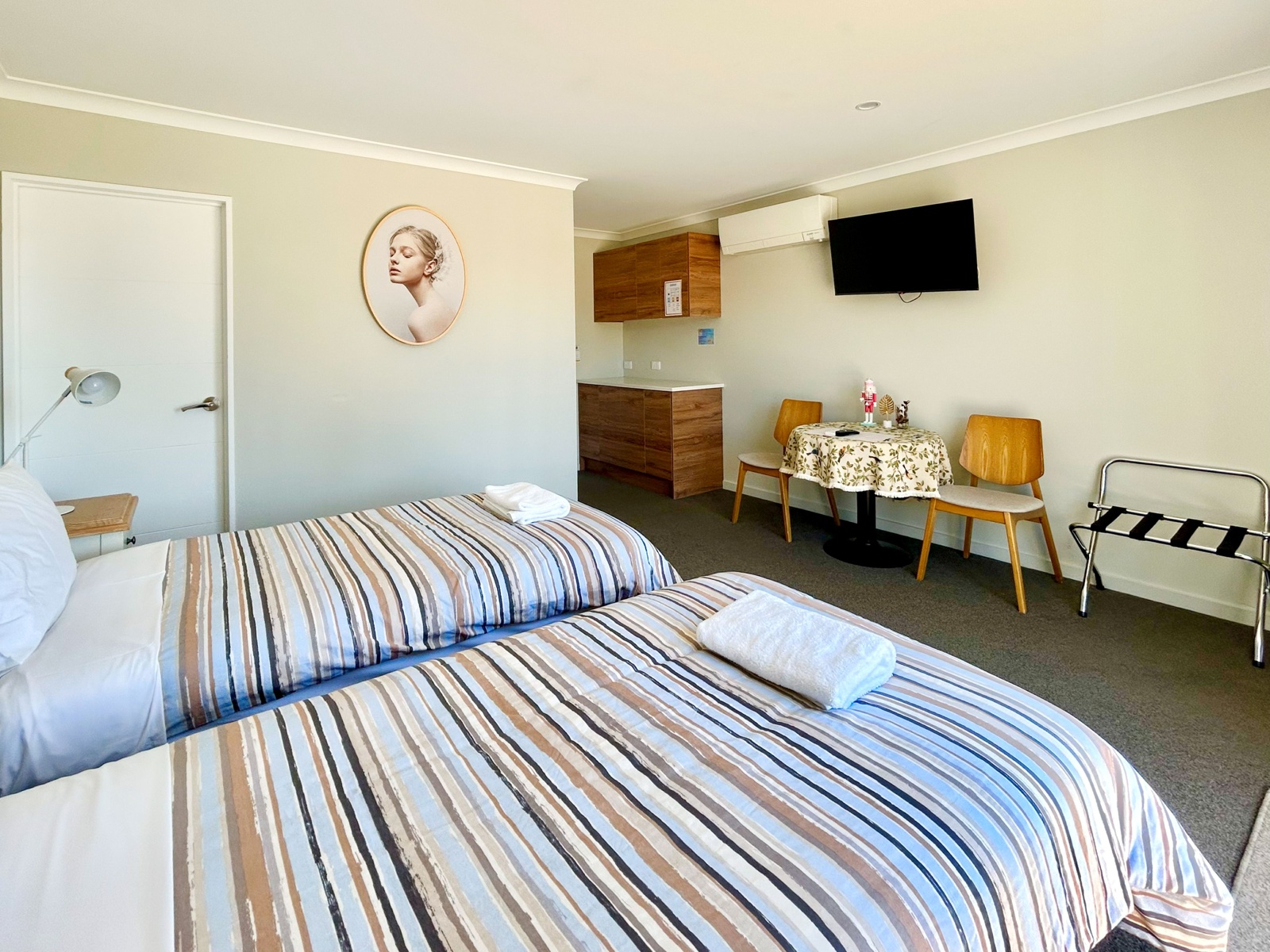 Lakeside Garden 3-bedroom : bed e