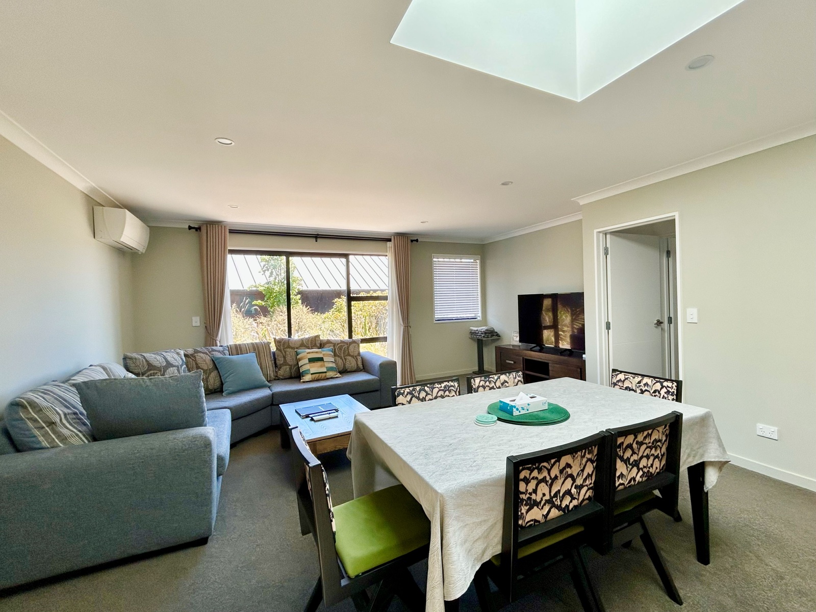 Lakeside Garden 3-bedroom : Lounge   kitchen d