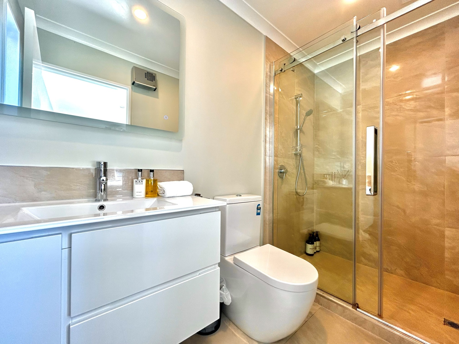 Lakeside Garden 3-bedroom : bathroom