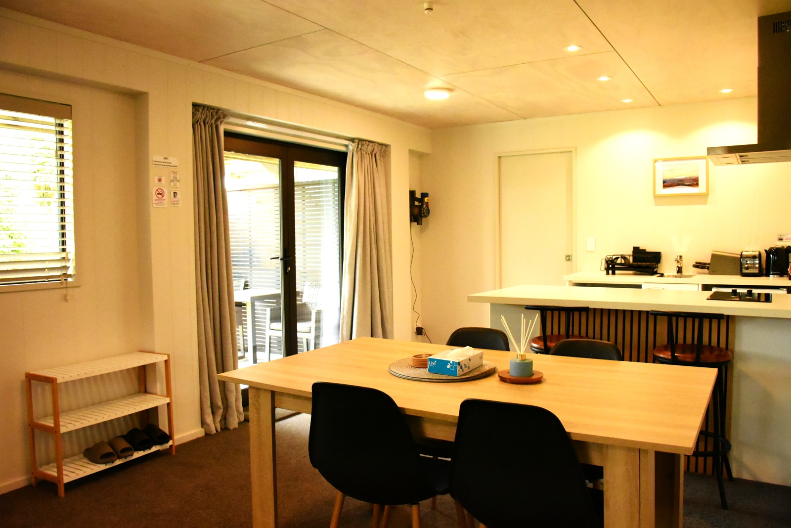 Serene+Star+-+Dining+area+1