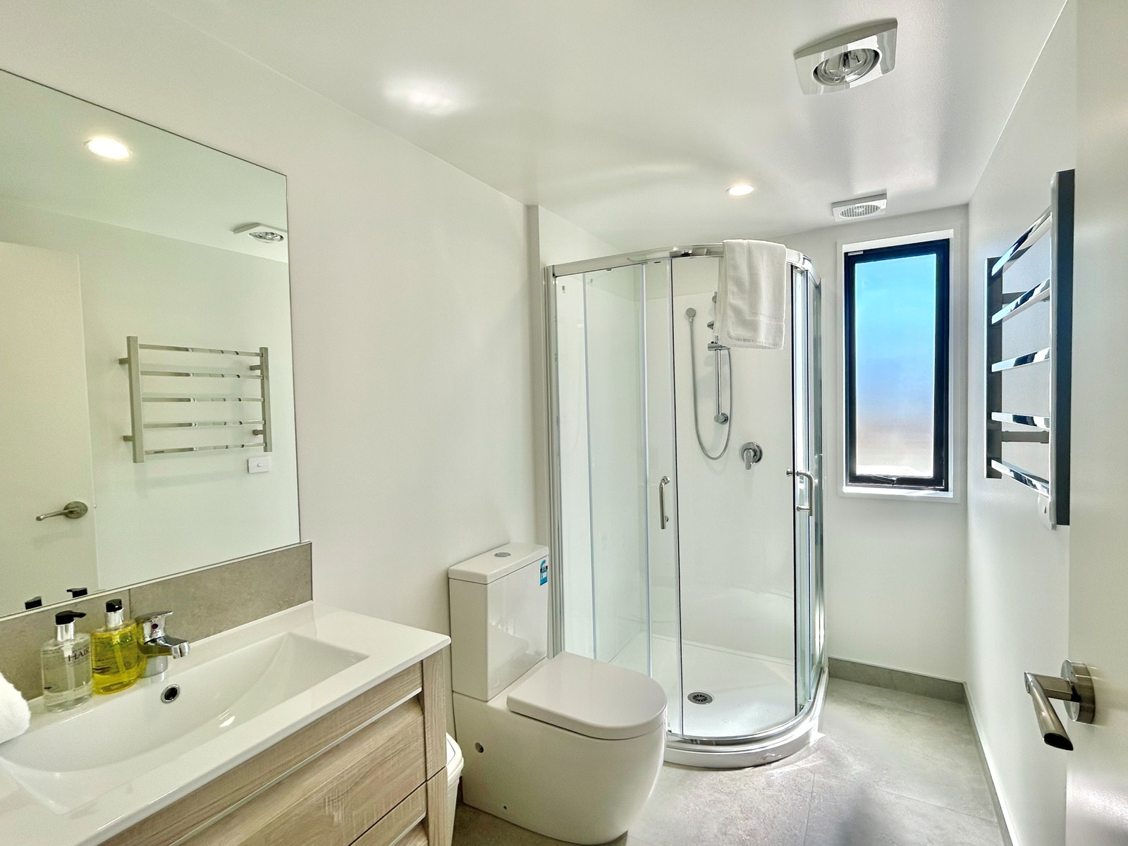 Coulson+Star+Bathroom+2+%282%29