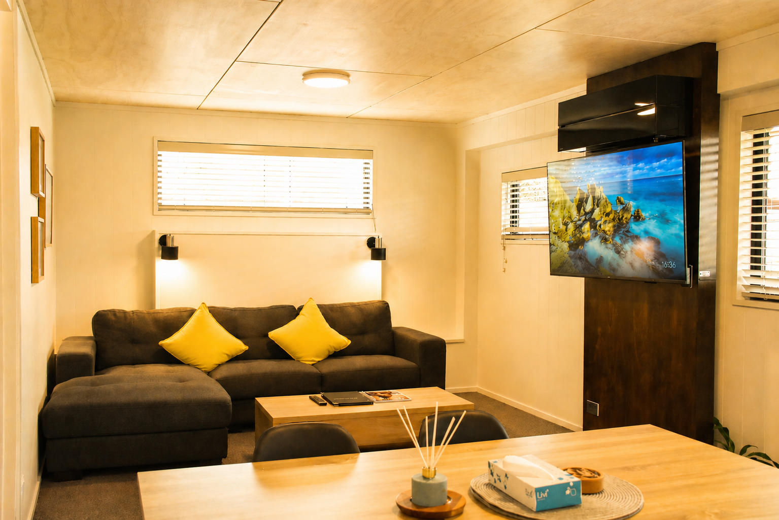 Serene Star - Sitting area and Smart TV