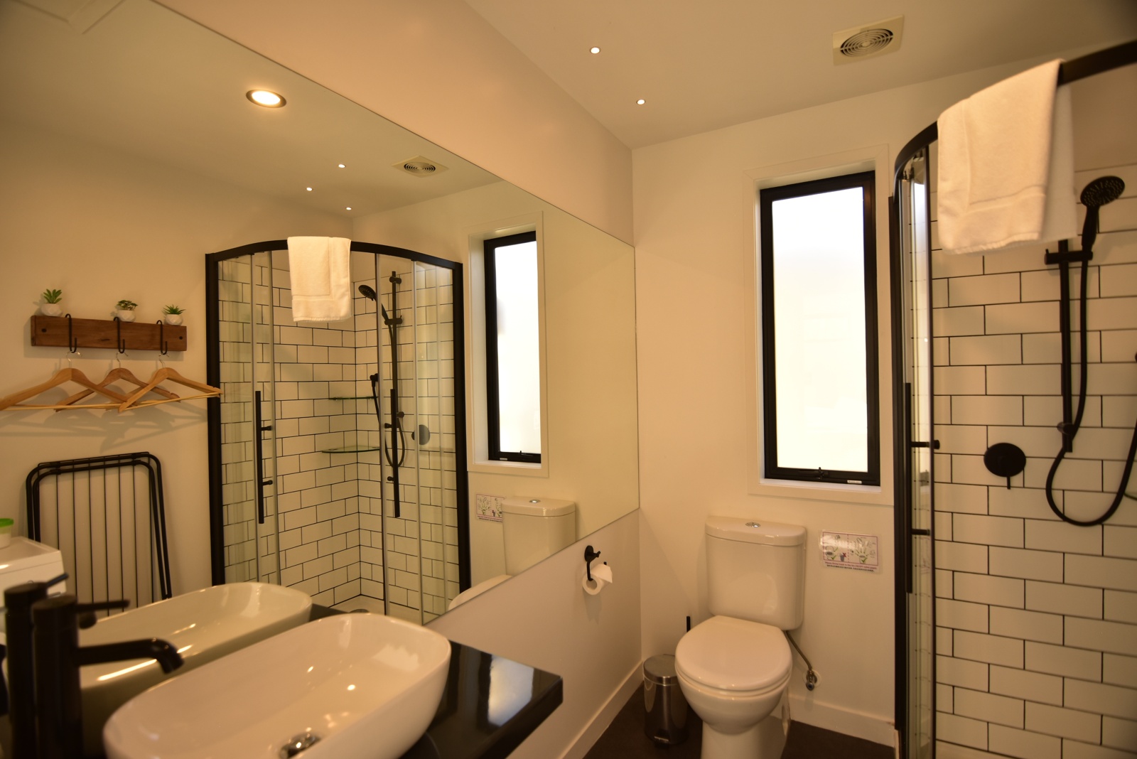 Stunning B bathroom