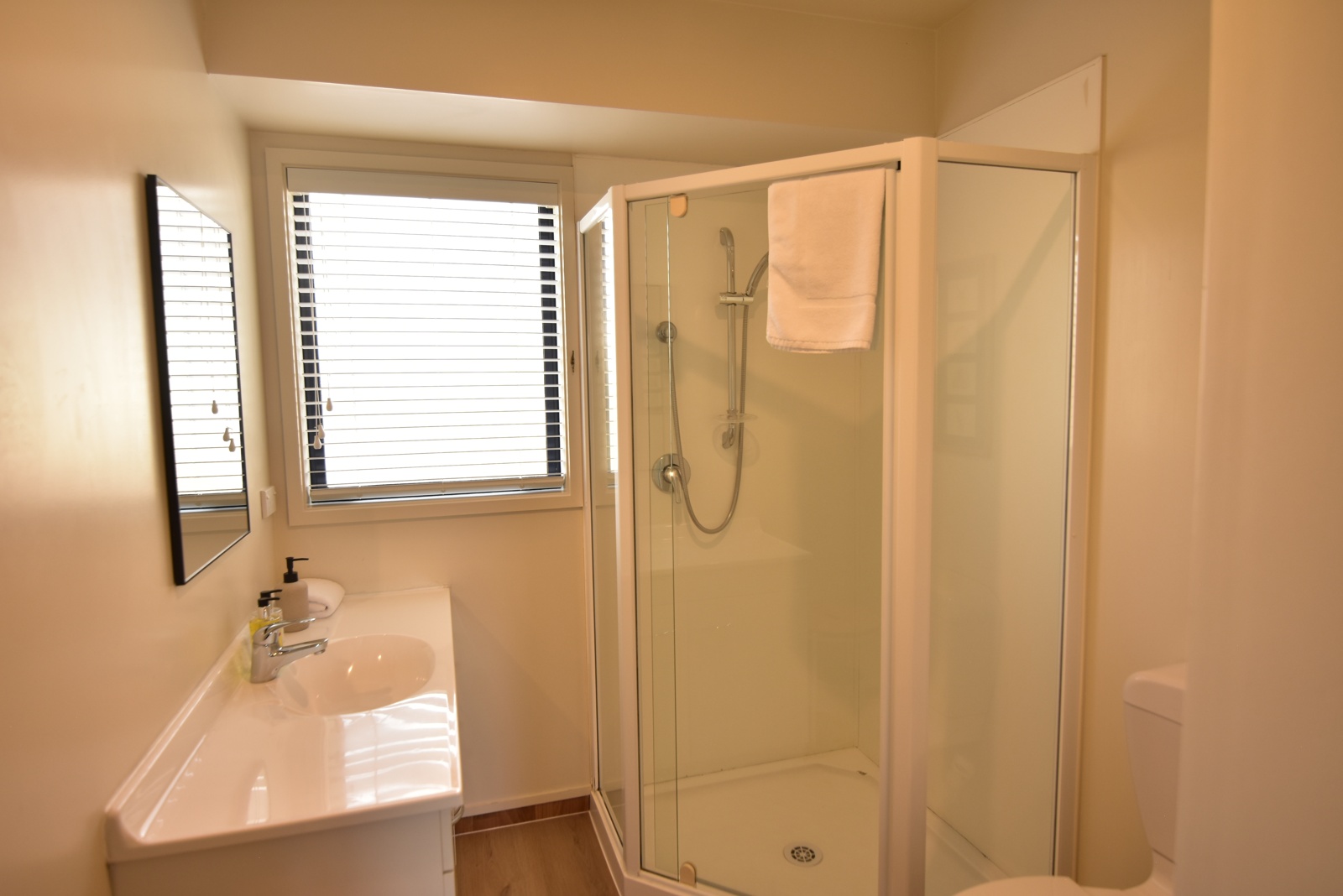 Twin Star Bathroom 1