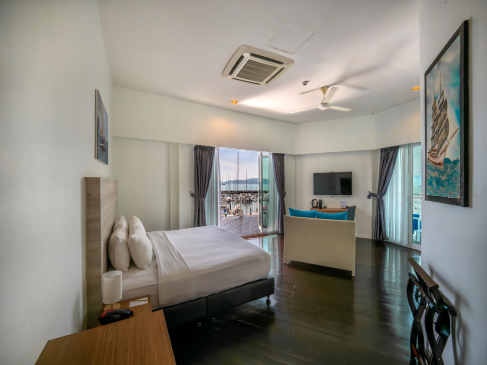 Captain Suite