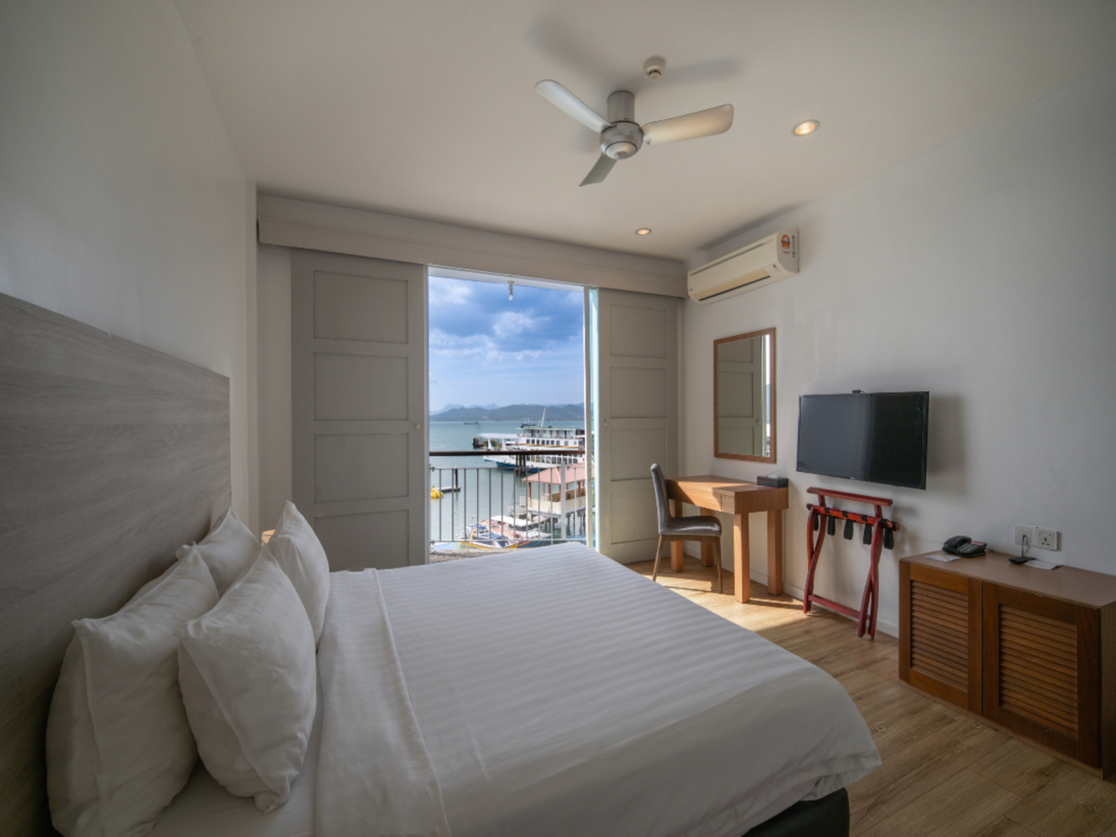 Commodore Suite