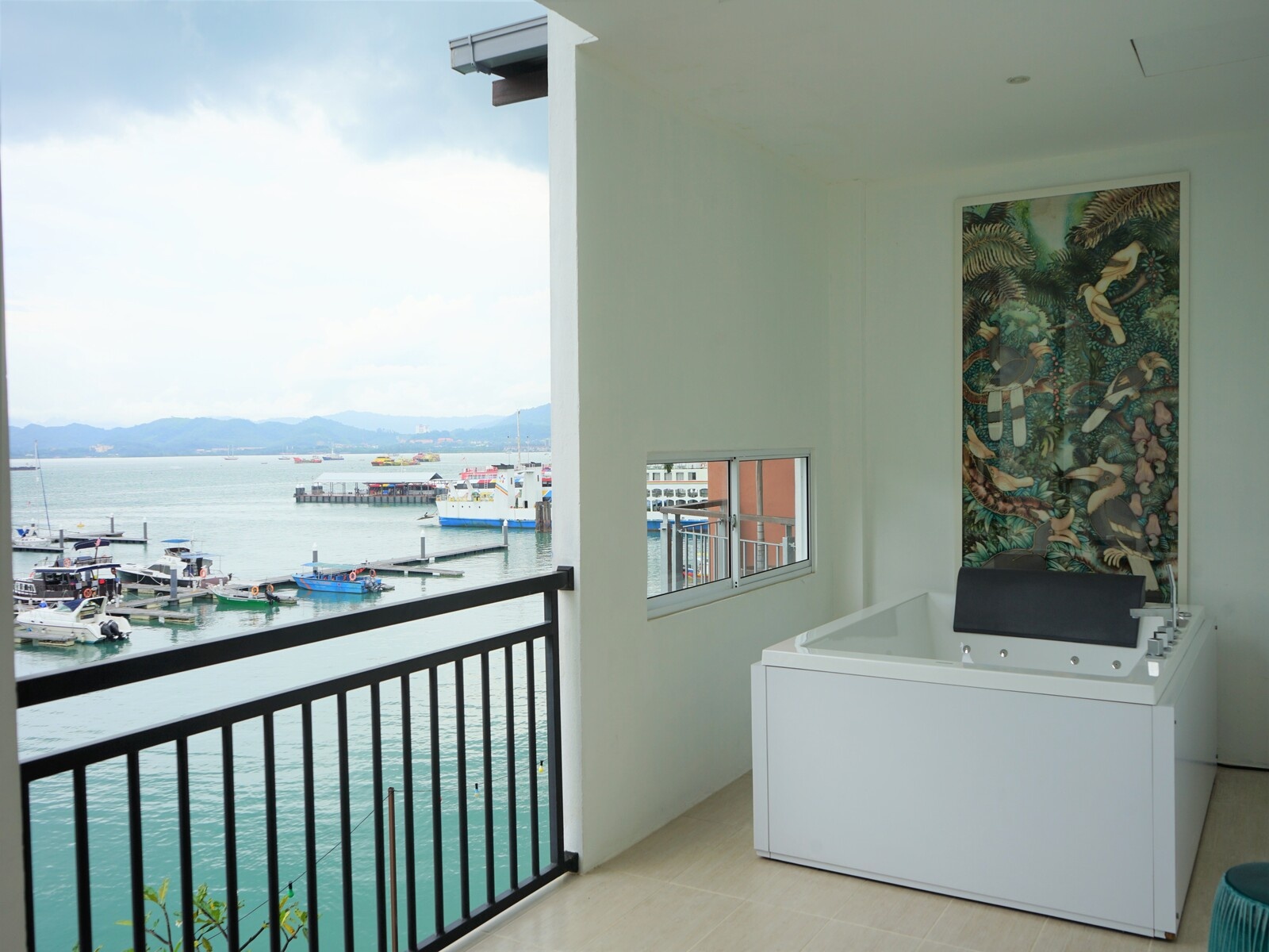Admiral Suite