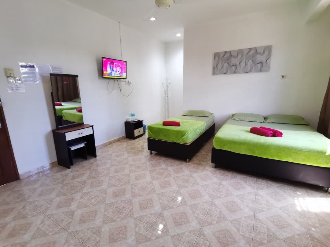 Standard Triple Room with Private Bathroom