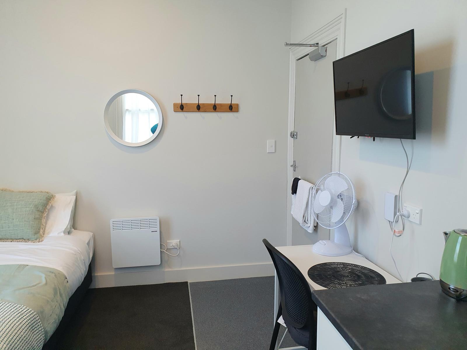 King Single with Ktichen