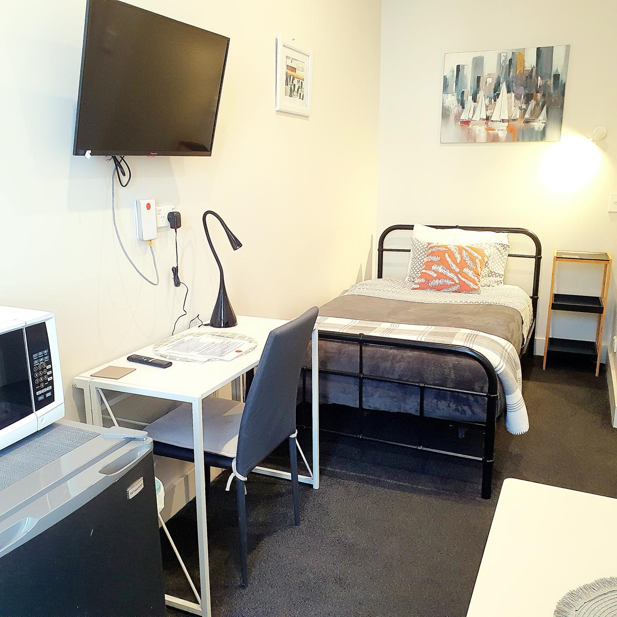 King Single Room with vanity