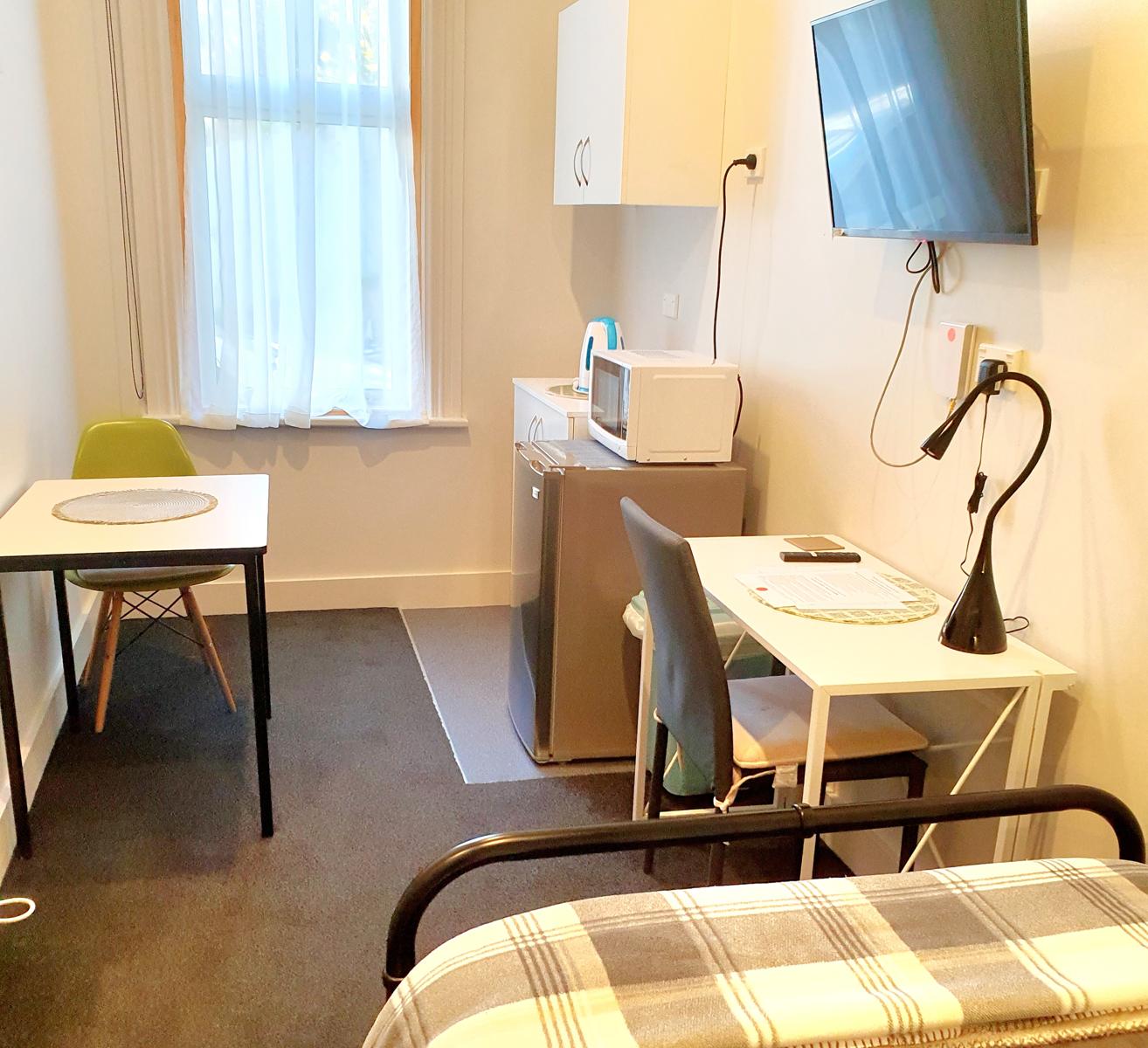 King Single Room with vanity