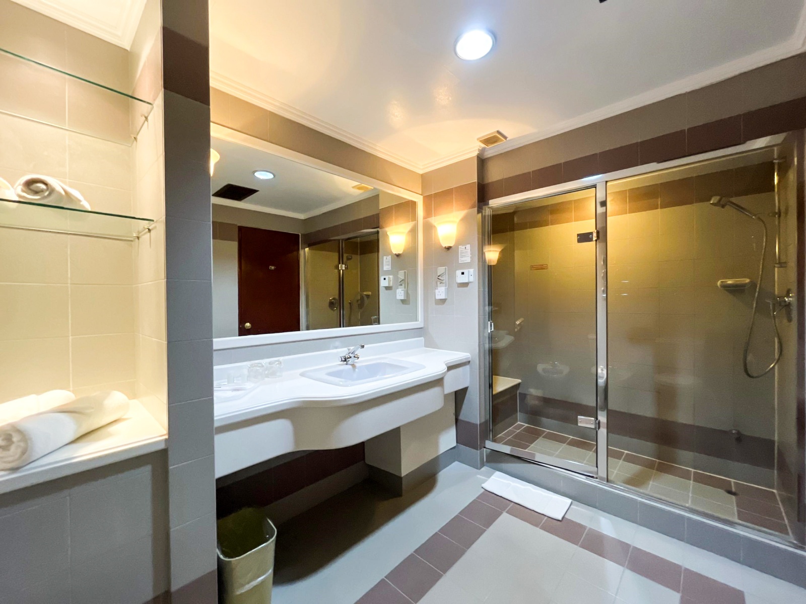 Suite with Steam Room