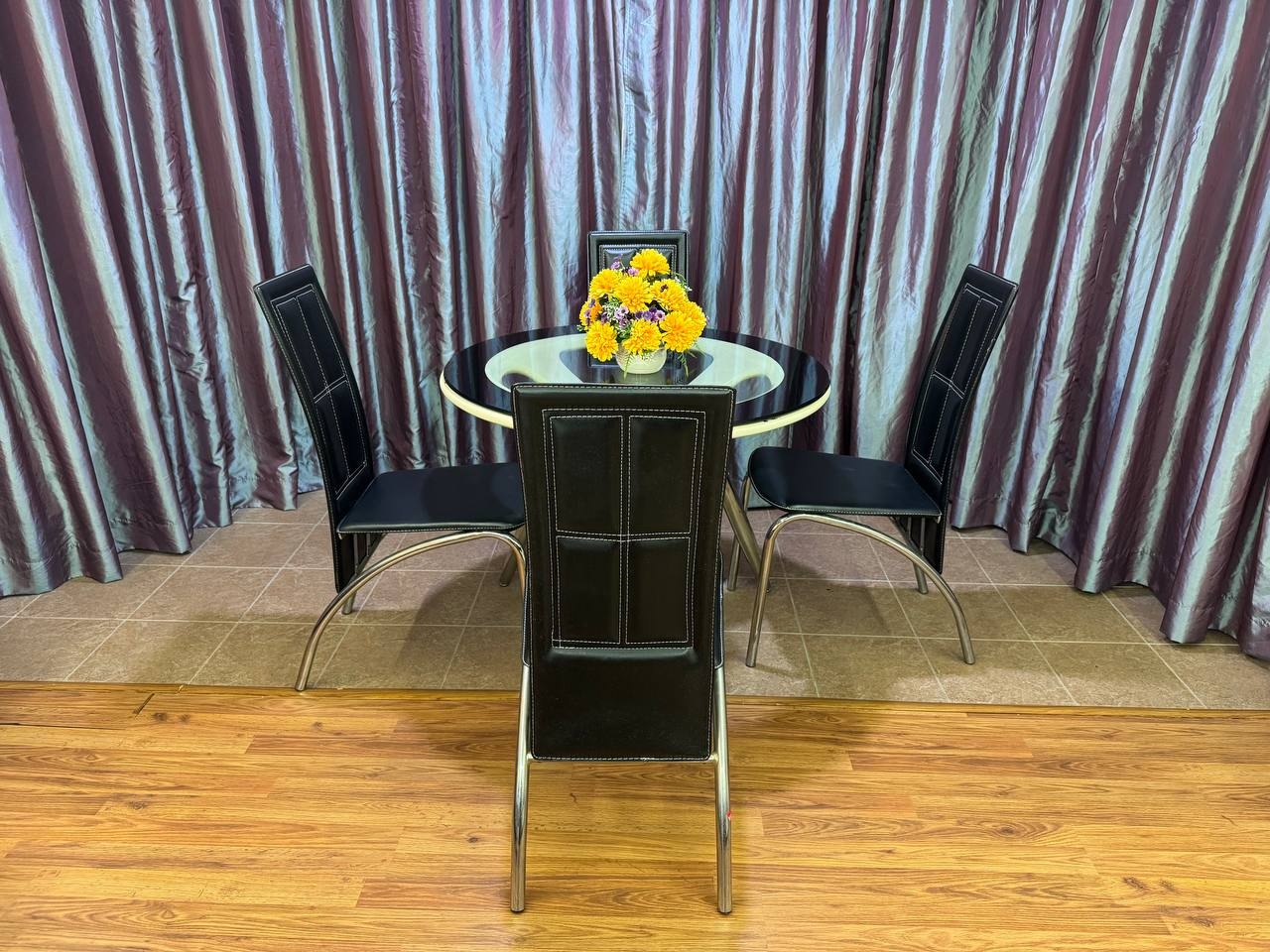Junior Suite Table