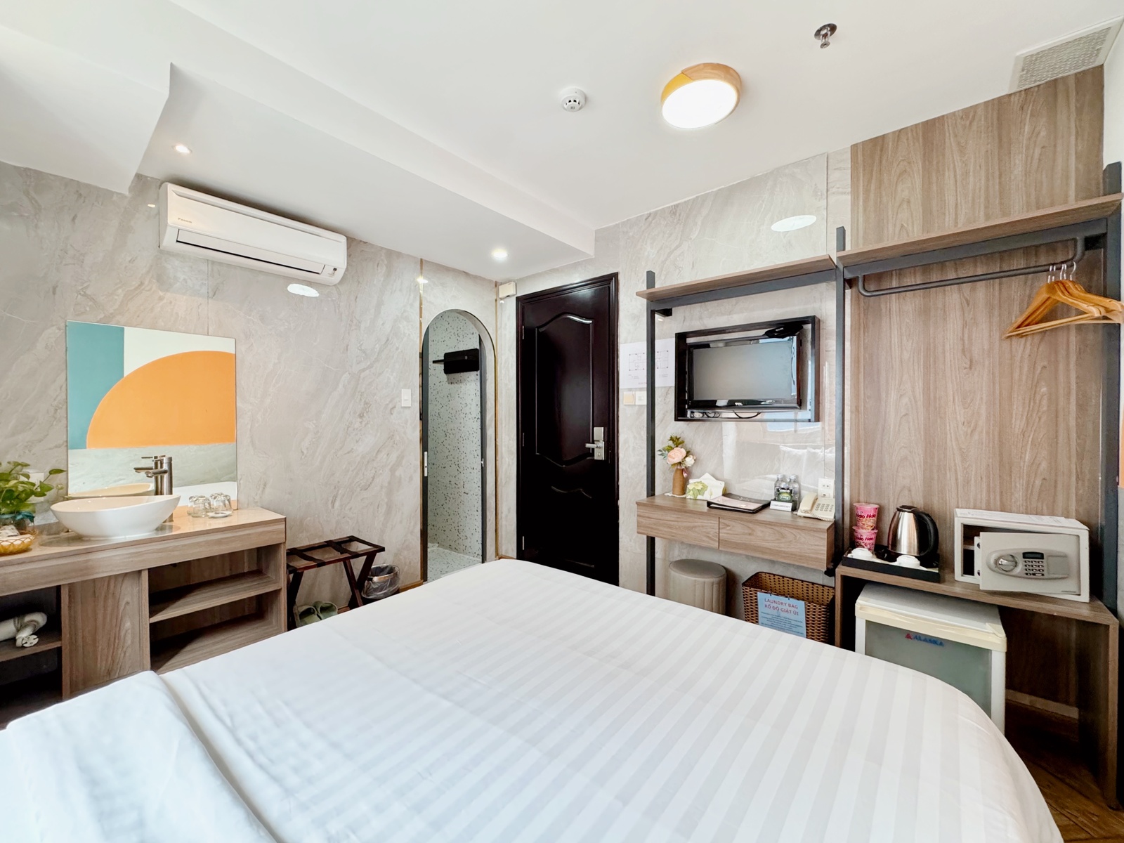 Superior Double with window at Sunrise Central Hotel