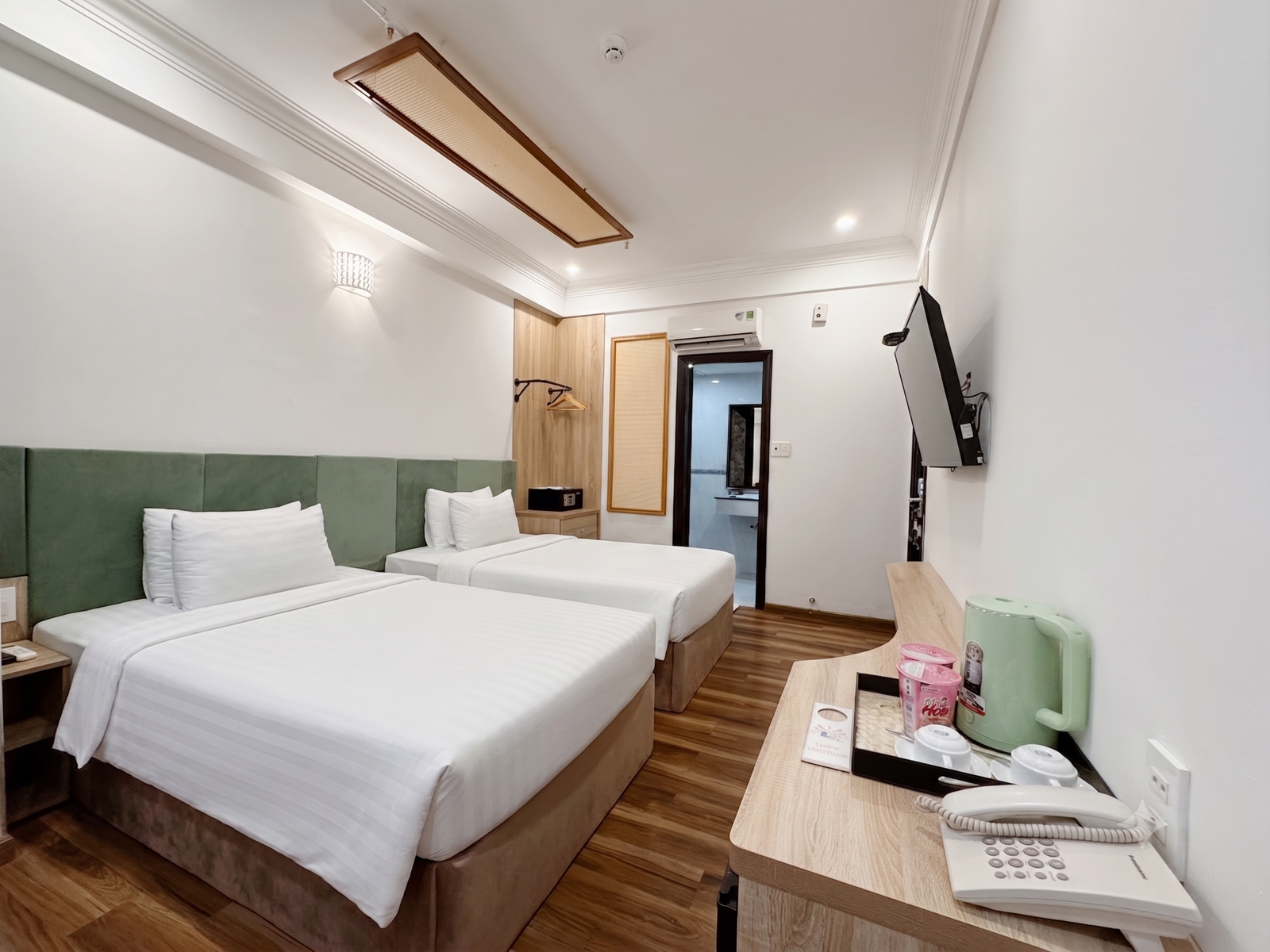 Deluxe Twin without window at Sunrise Central Hotel