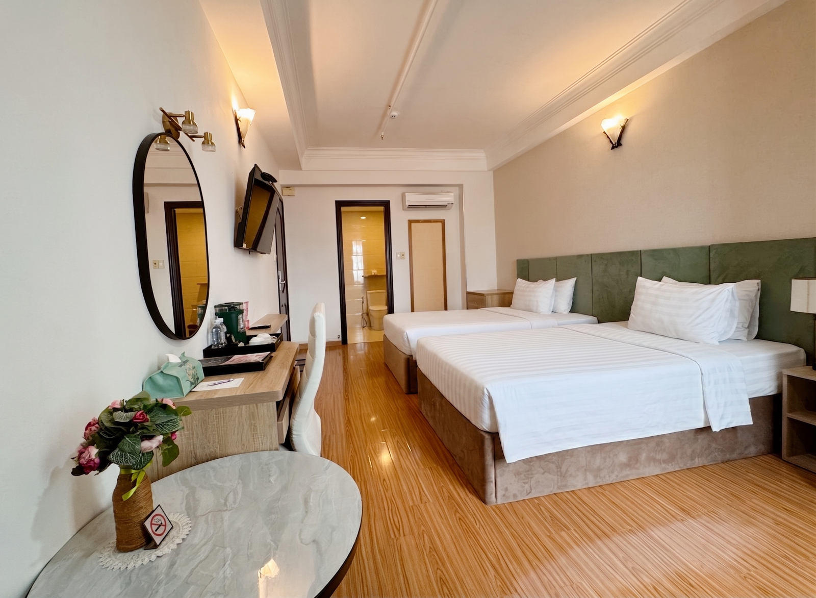 Suite Twin with window at Sunrise Central Hotel