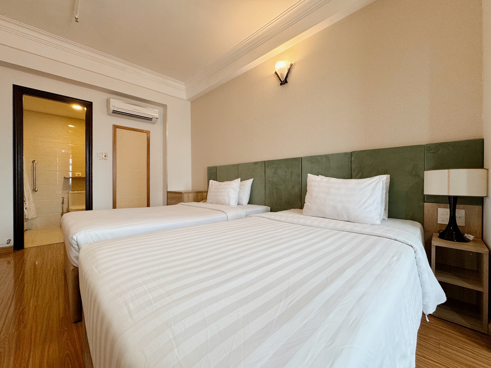 Suite Twin with window at Sunrise Central Hotel